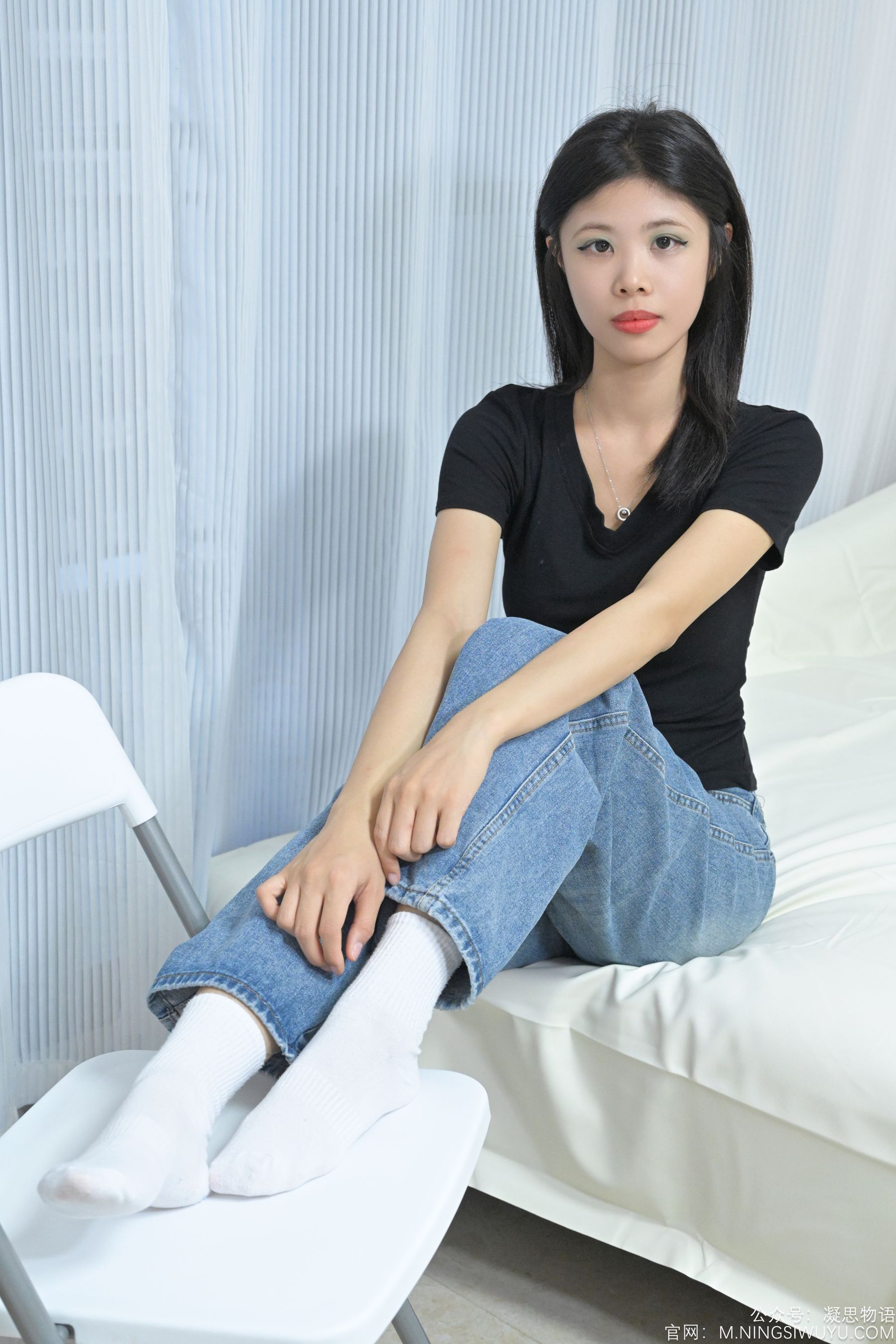 凝思摄影 No.002 木木 - T恤、短白袜、平底鞋/(140P)