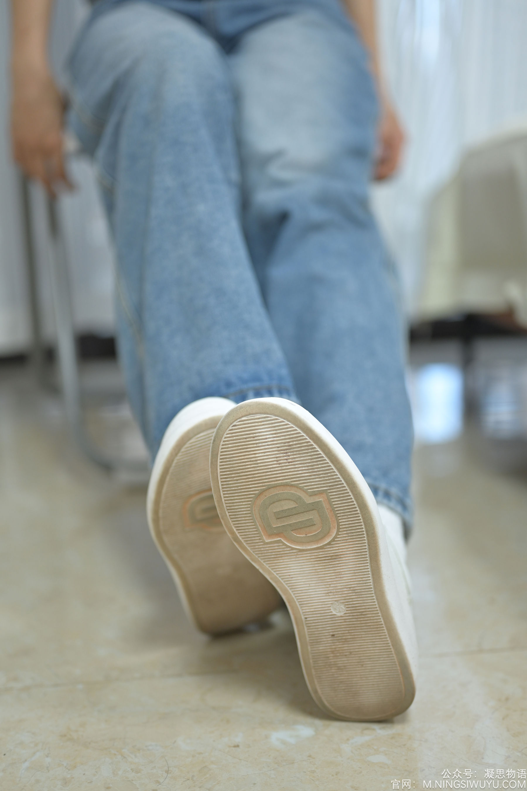 凝思摄影 No.002 木木 - T恤、短白袜、平底鞋/(140P)