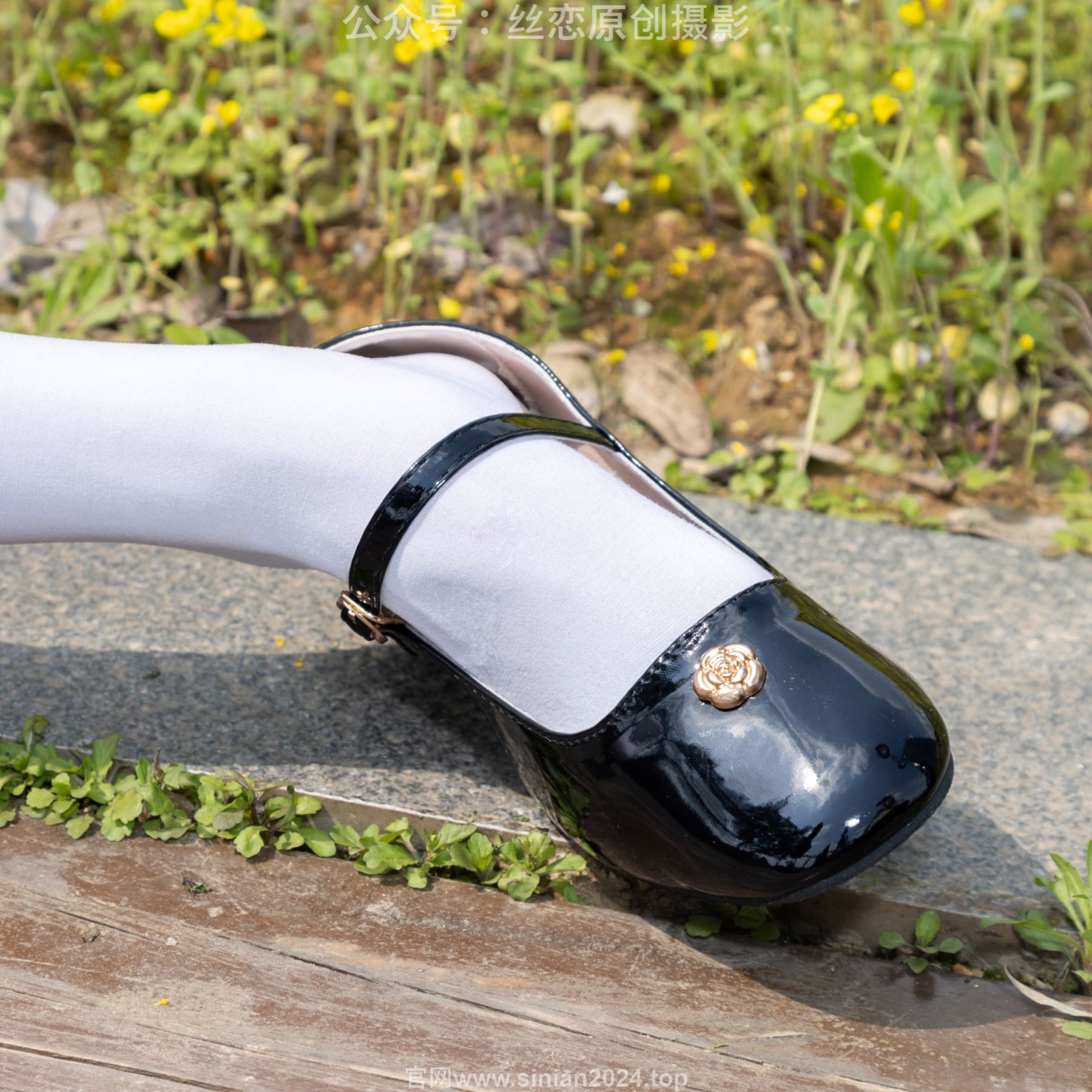 丝恋摄影 No.007 小梦 - 白色JK 超短裙 白色丝袜 黑色皮鞋/(285P)