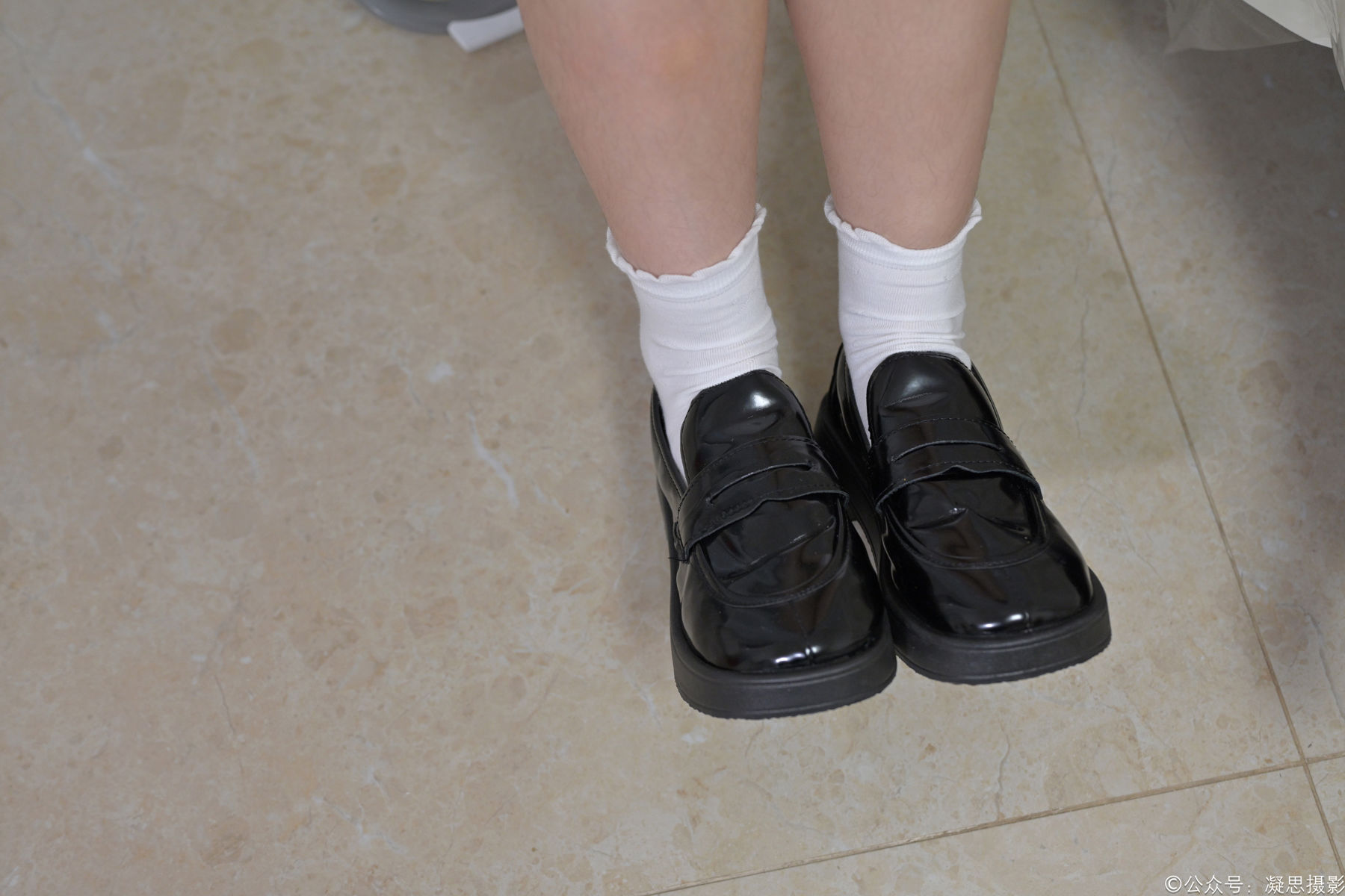 凝思摄影 No.004 铃铃 - T恤、短白袜、小皮鞋/(143P)