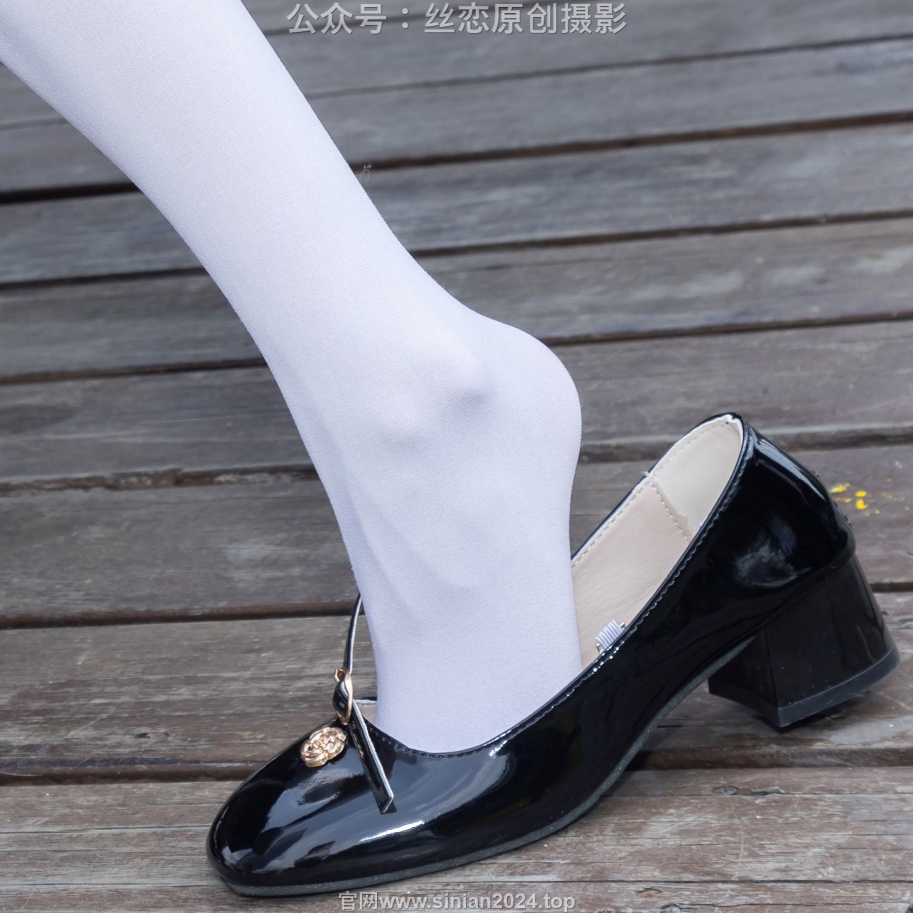 丝恋摄影 No.007 小梦 - 白色JK 超短裙 白色丝袜 黑色皮鞋/(285P)