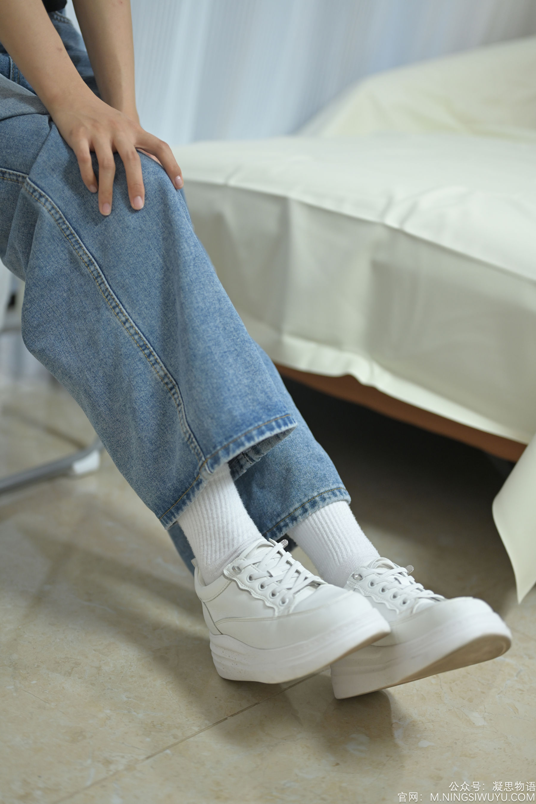 凝思摄影 No.002 木木 - T恤、短白袜、平底鞋/(140P)