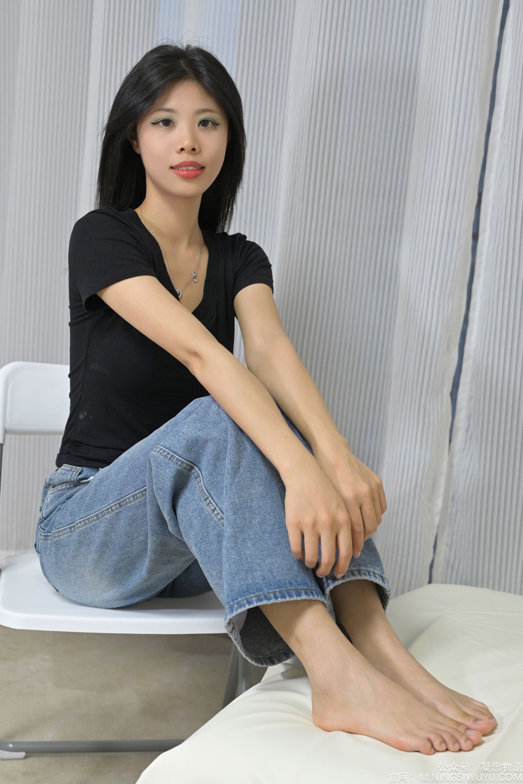 凝思摄影 No.002 木木 - T恤、短白袜、平底鞋/(140P)