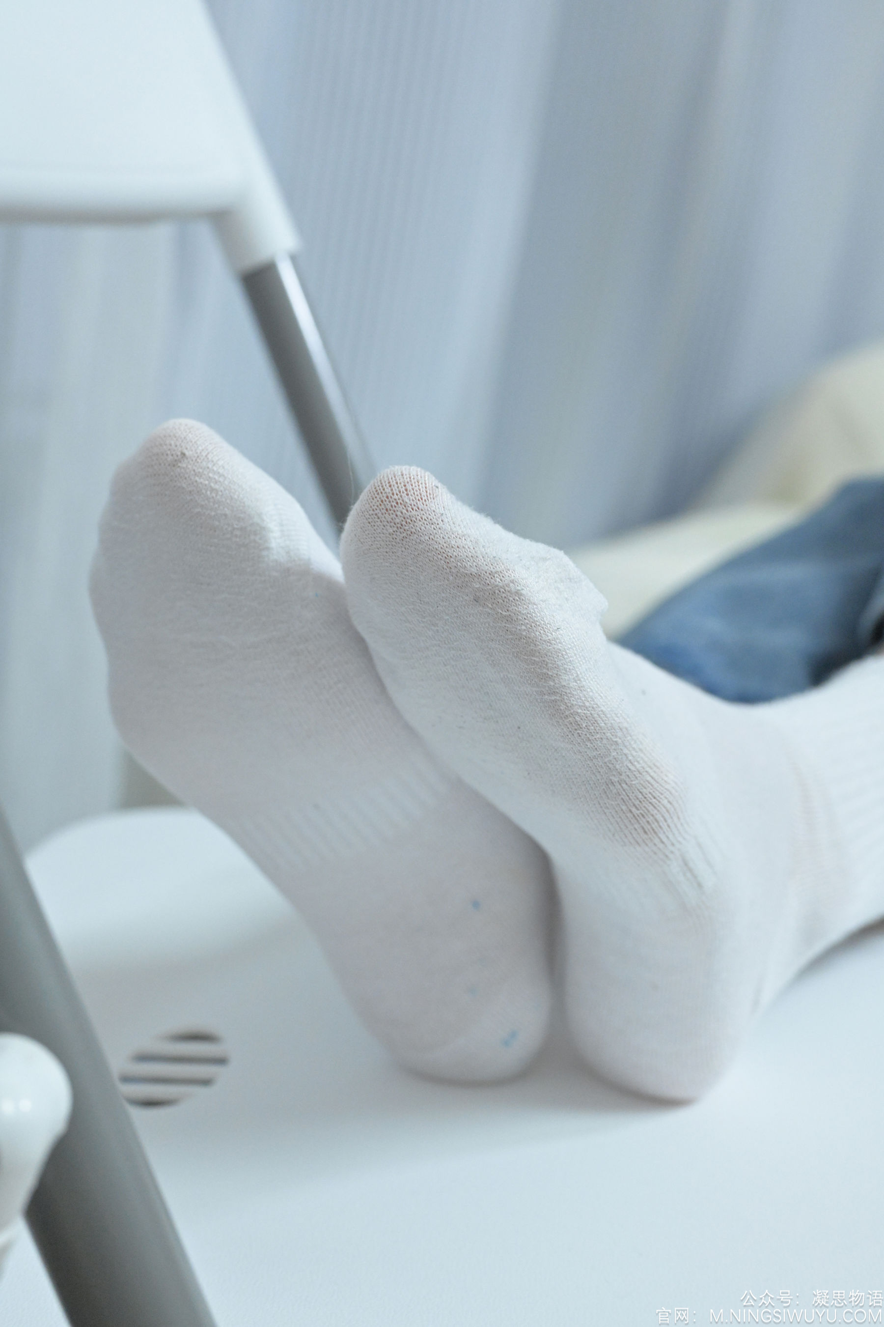 凝思摄影 No.002 木木 - T恤、短白袜、平底鞋/(140P)