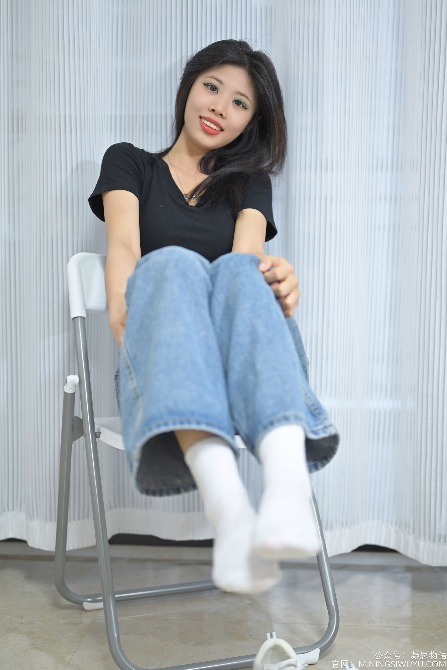 凝思摄影 No.002 木木 - T恤、短白袜、平底鞋/(140P)