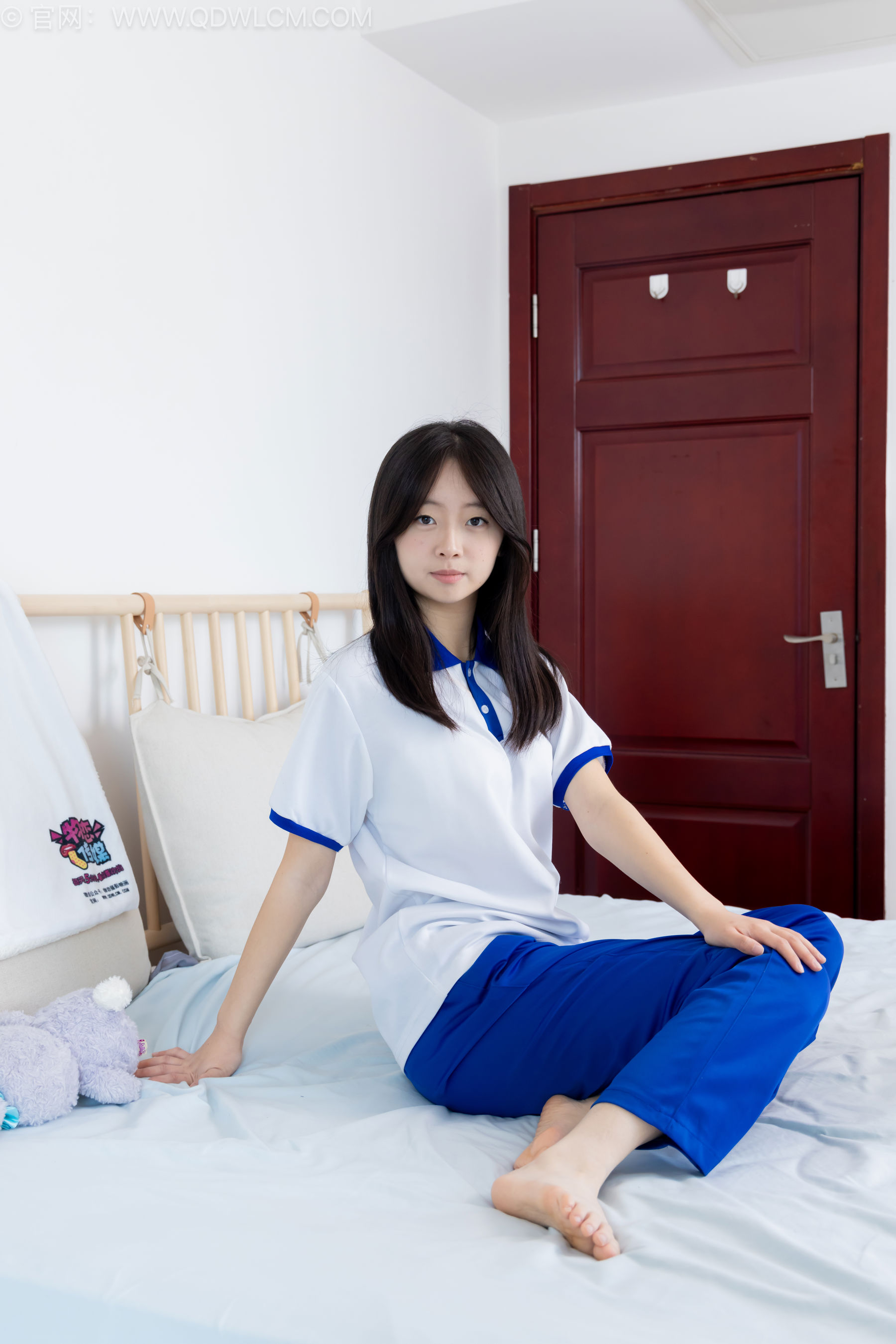 物恋传媒 No.2576 萌萌 - 板鞋、白棉袜、裸足、校服/(153P)