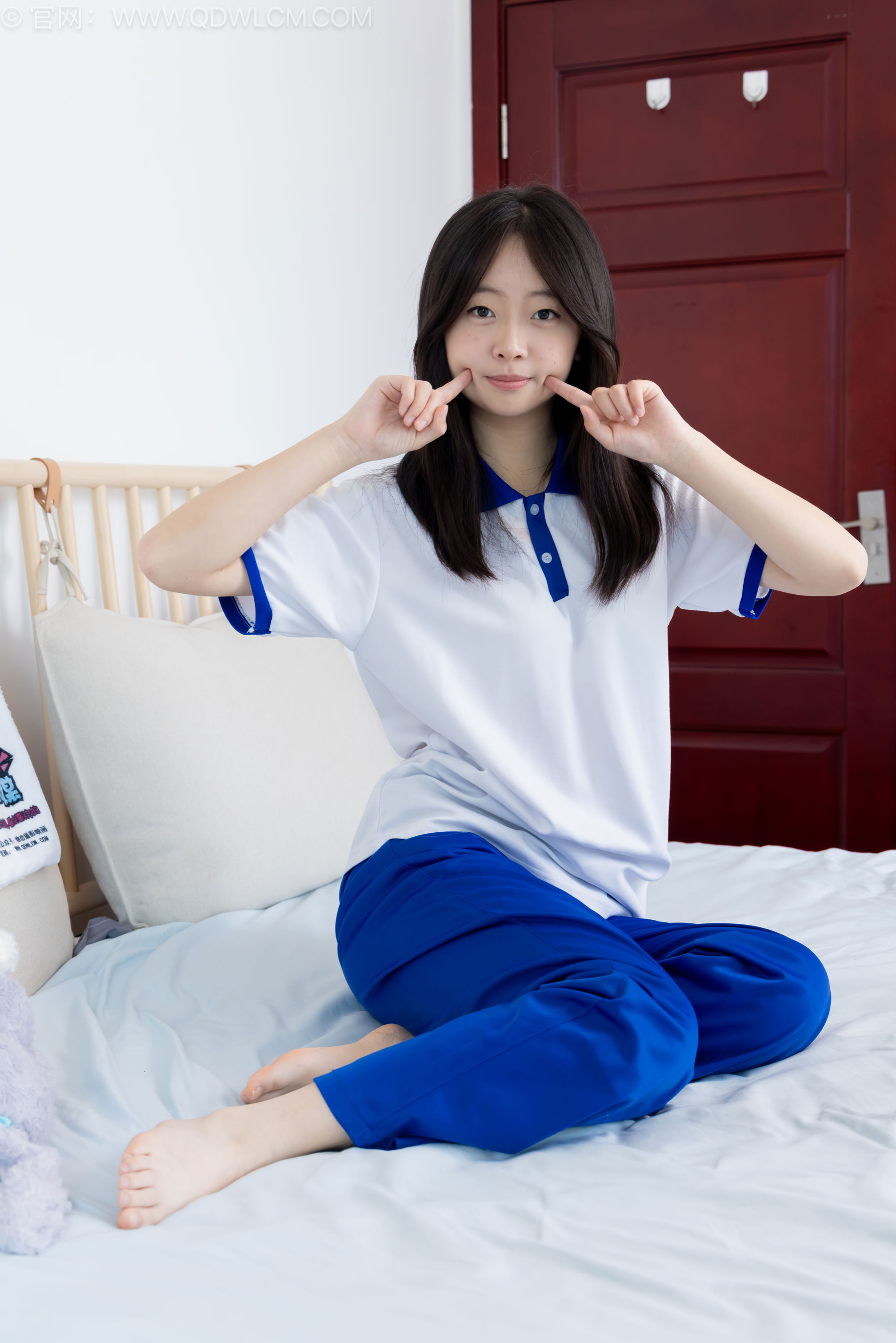 物恋传媒 No.2576 萌萌 - 板鞋、白棉袜、裸足、校服/(153P)