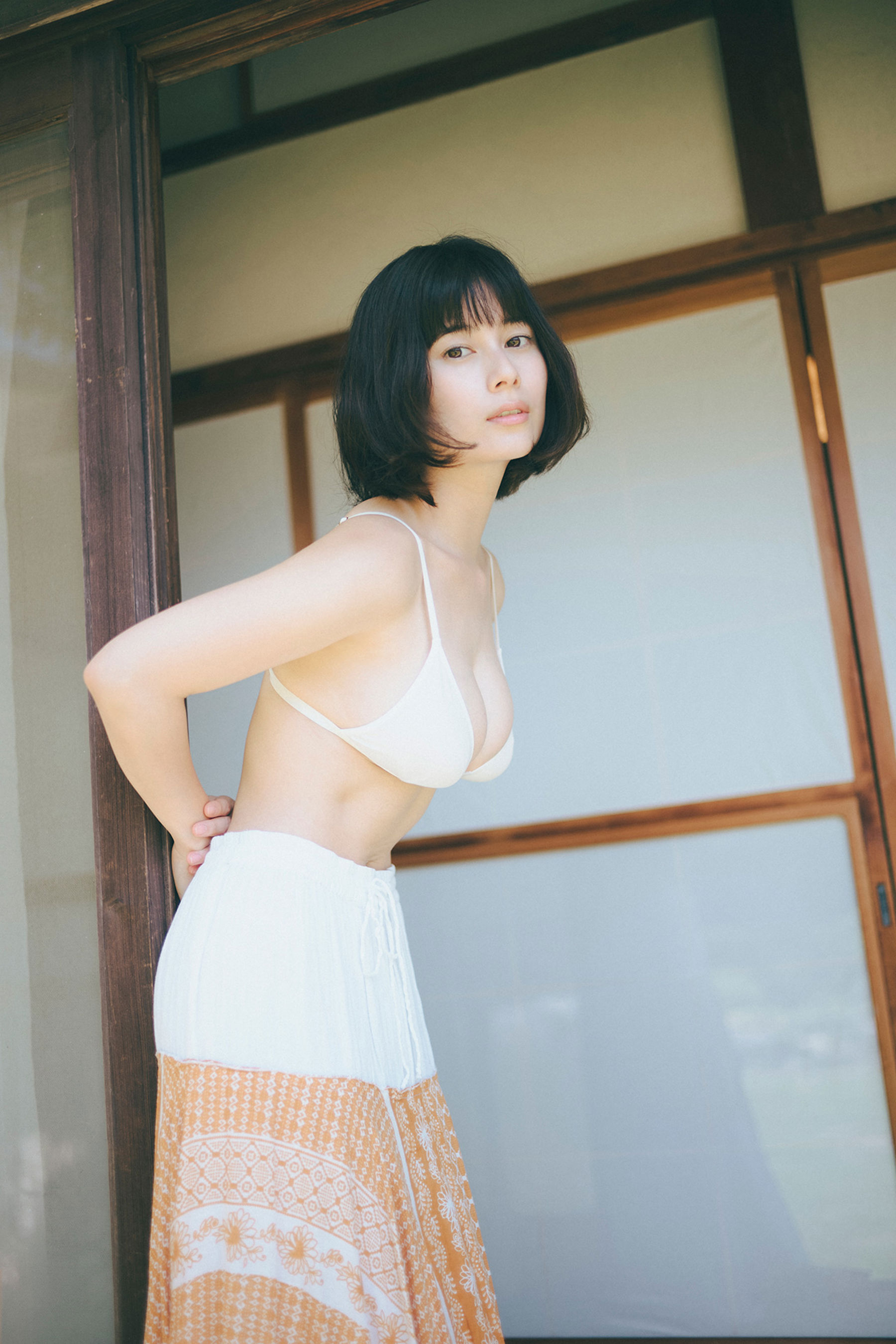 大久保桜子 - 潮騒が聞こえる/(68P)