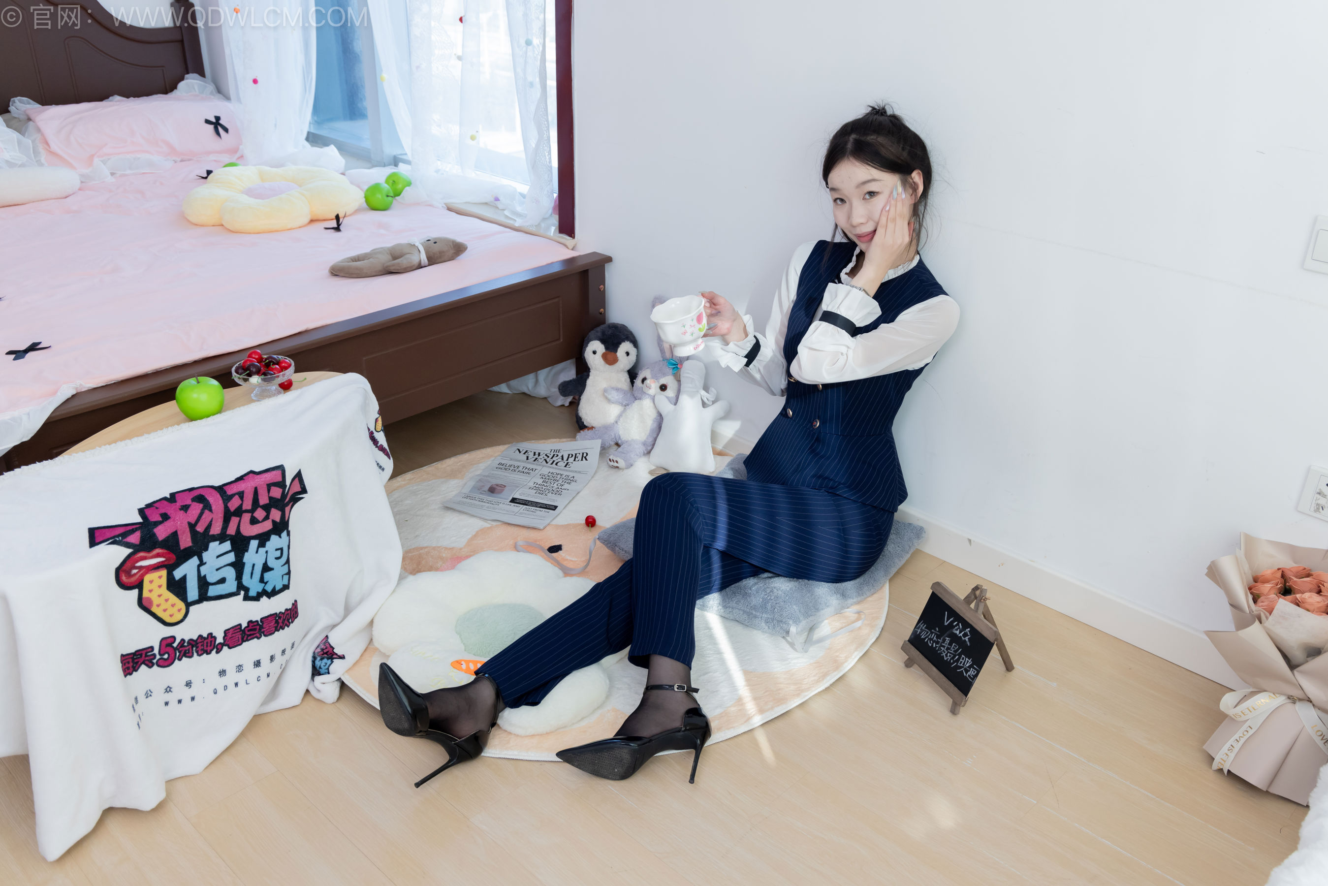 物恋传媒 No.2578 水蜜桃 - 高跟鞋、薄黑丝、银行制服、裤里丝/(157P)