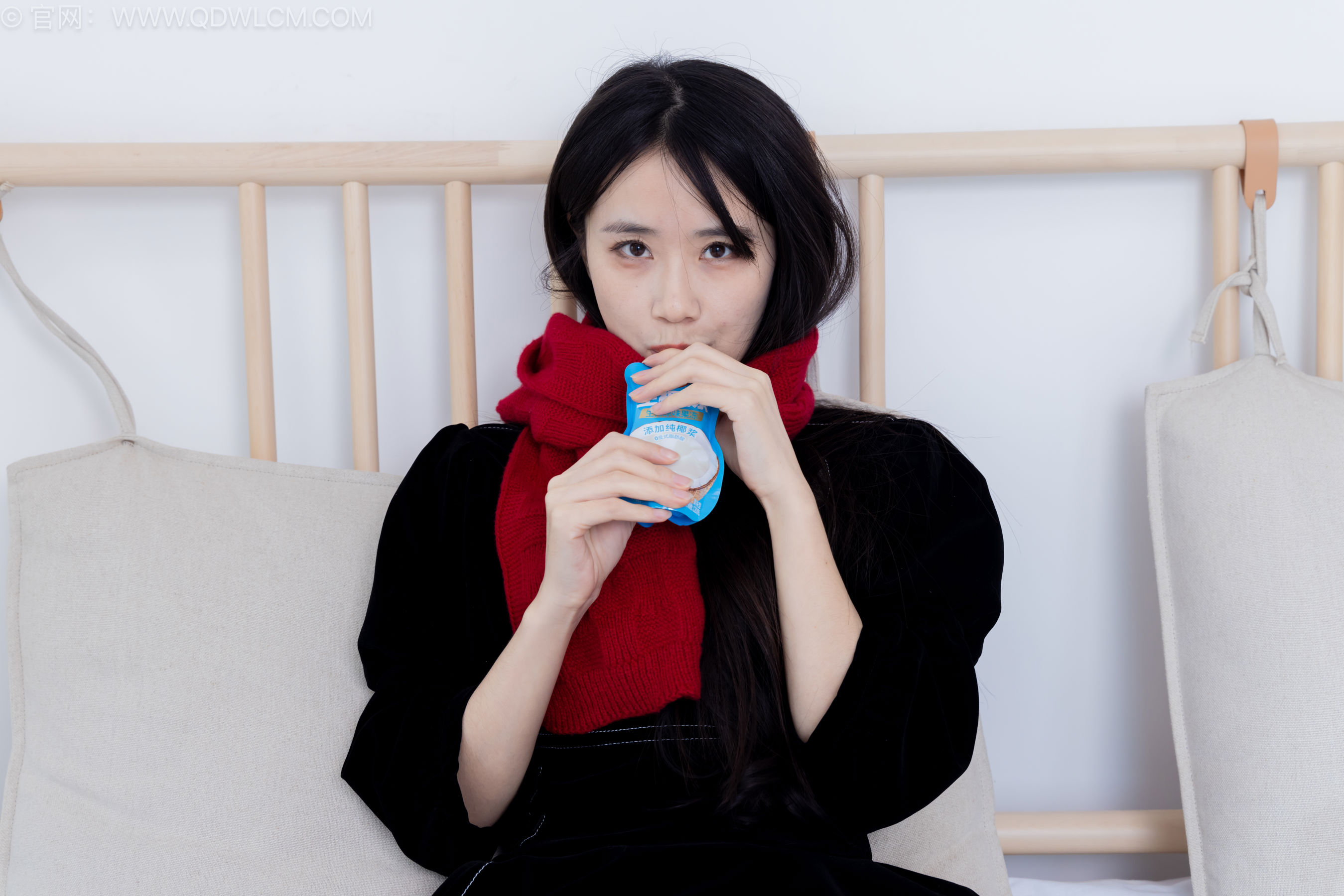 物恋传媒 No.2577 菜菜 - 皮鞋、小腿薄黑丝、裸足/(305P)