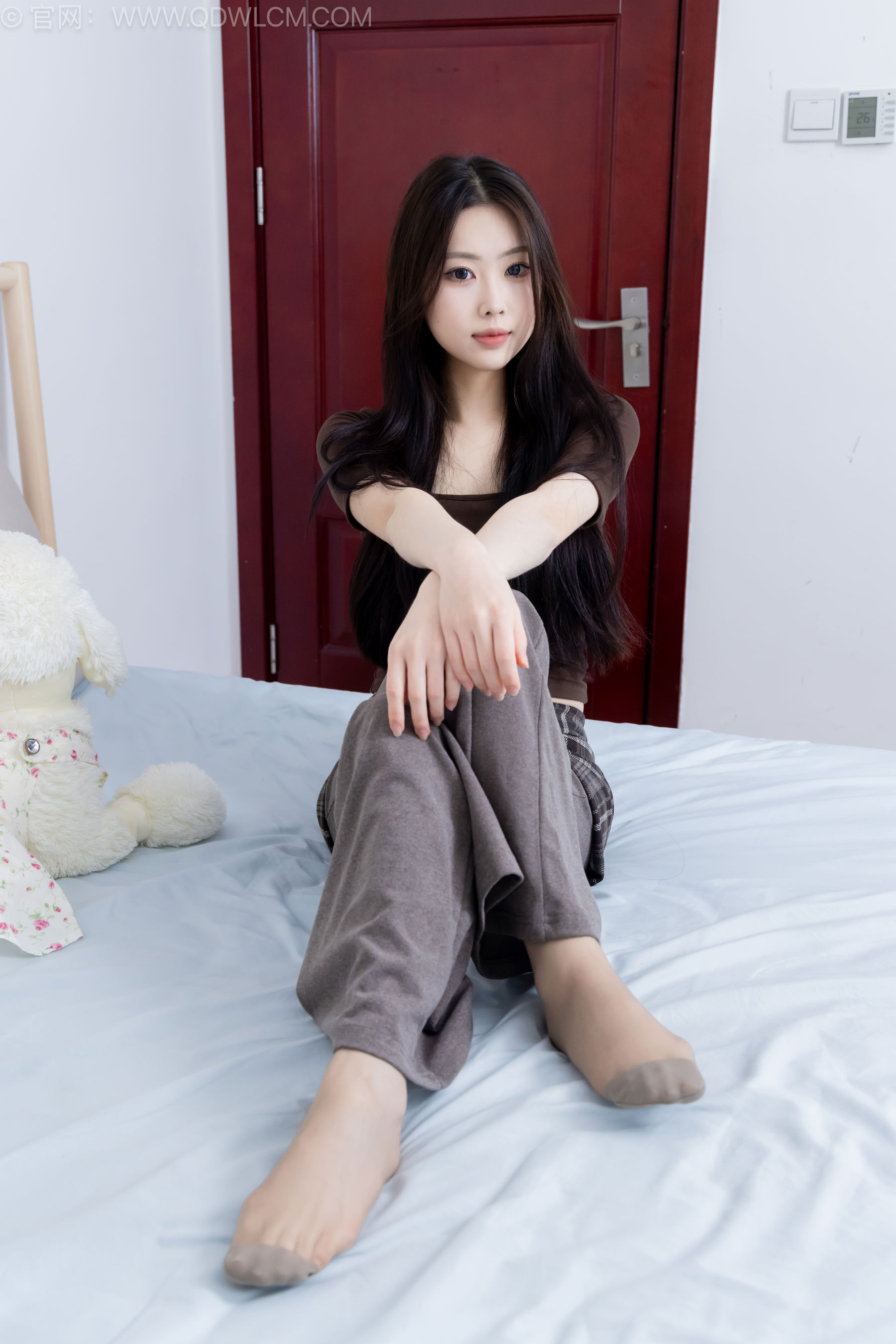 物恋传媒 No.2573 小羊 - 短靴、薄灰丝、裤里丝/(157P)