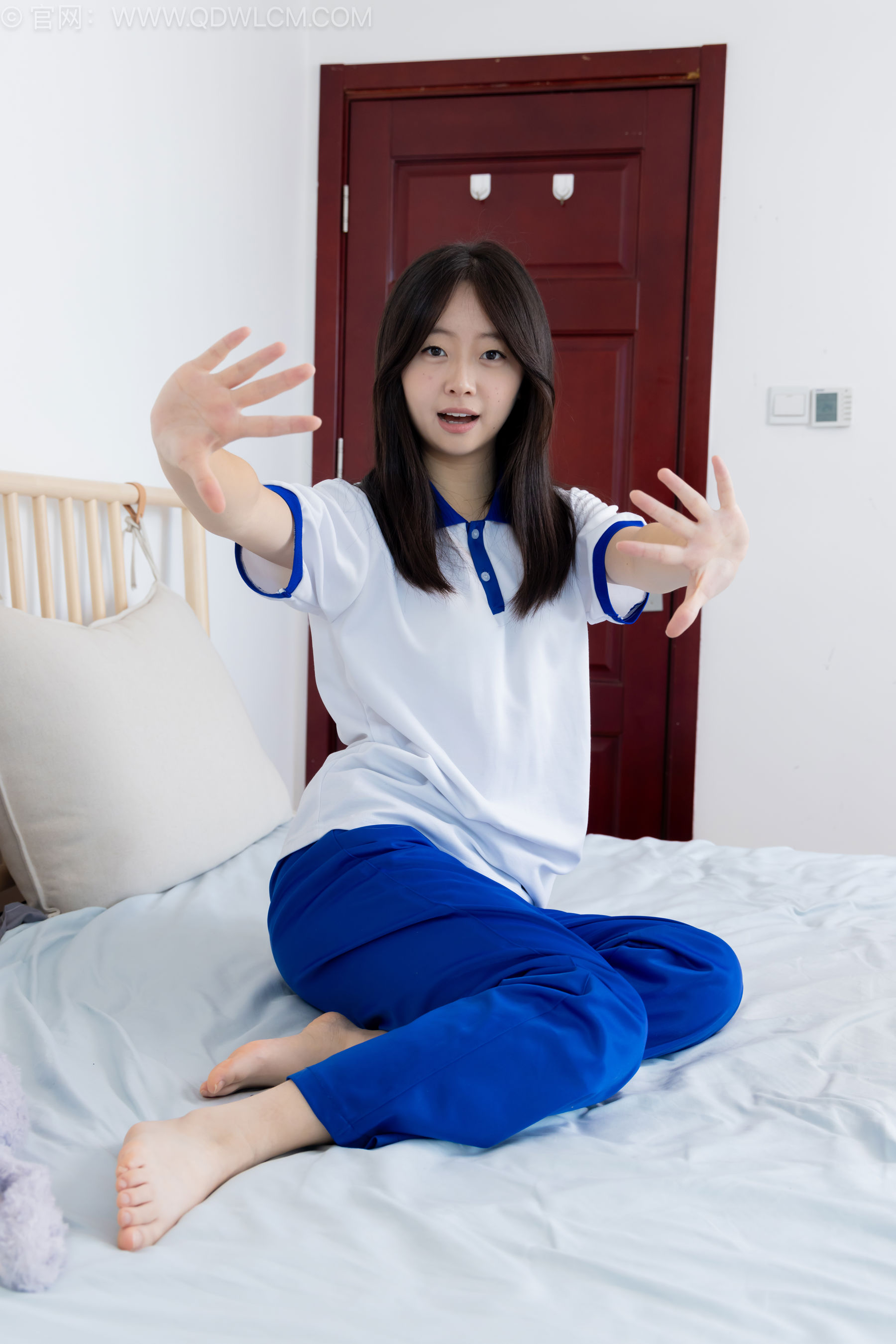 物恋传媒 No.2576 萌萌 - 板鞋、白棉袜、裸足、校服/(153P)