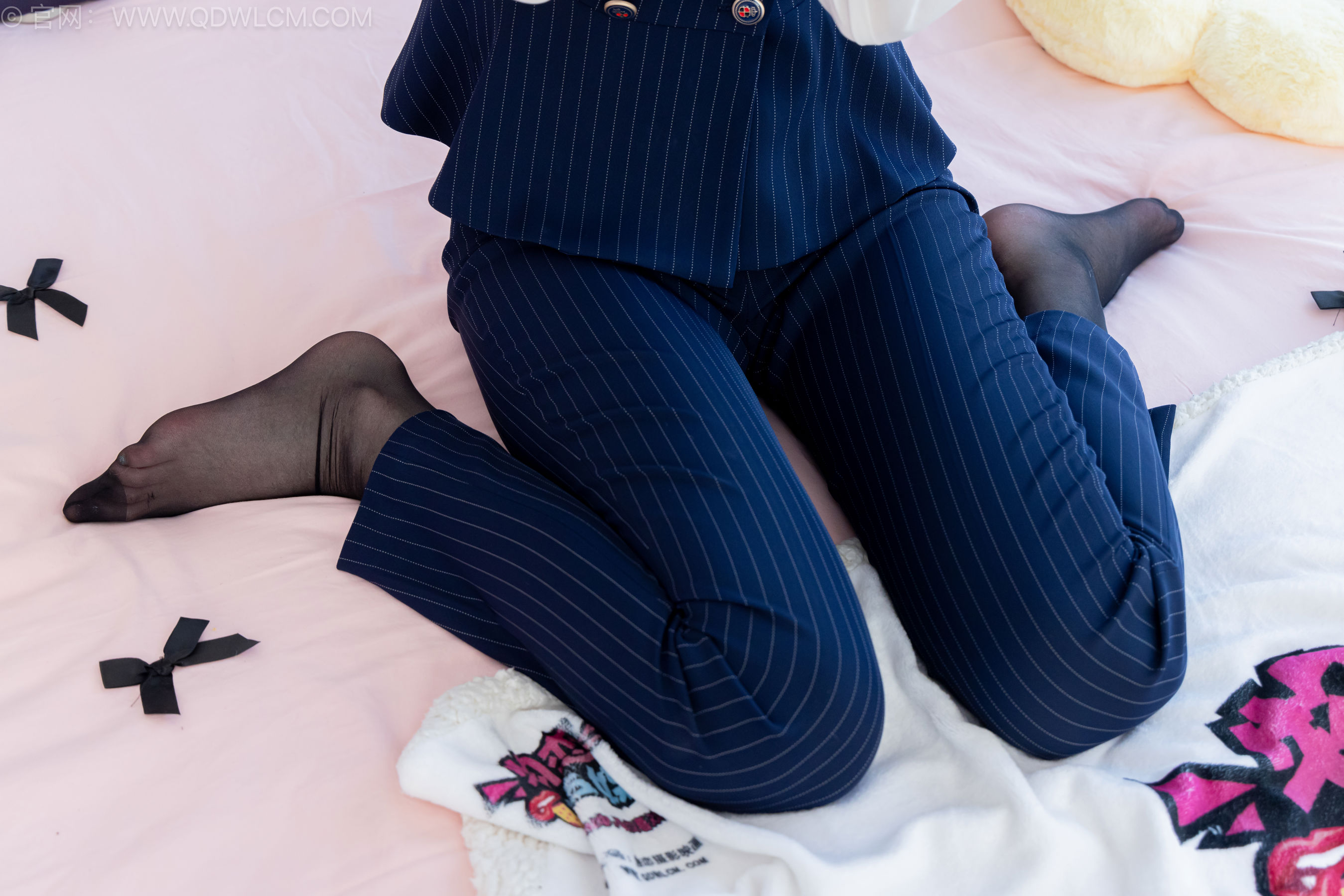 物恋传媒 No.2578 水蜜桃 - 高跟鞋、薄黑丝、银行制服、裤里丝/(157P)