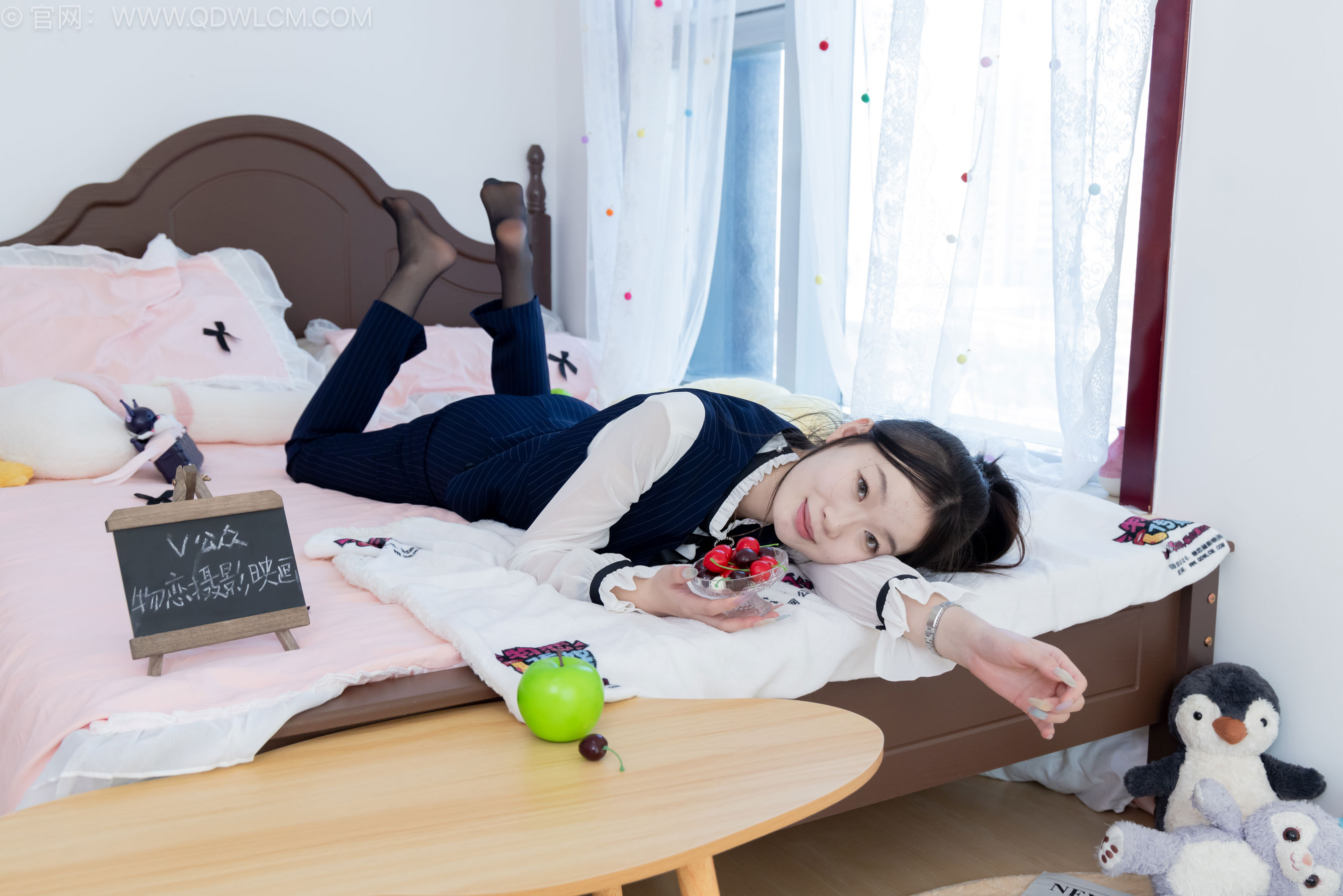 物恋传媒 No.2578 水蜜桃 - 高跟鞋、薄黑丝、银行制服、裤里丝/(157P)