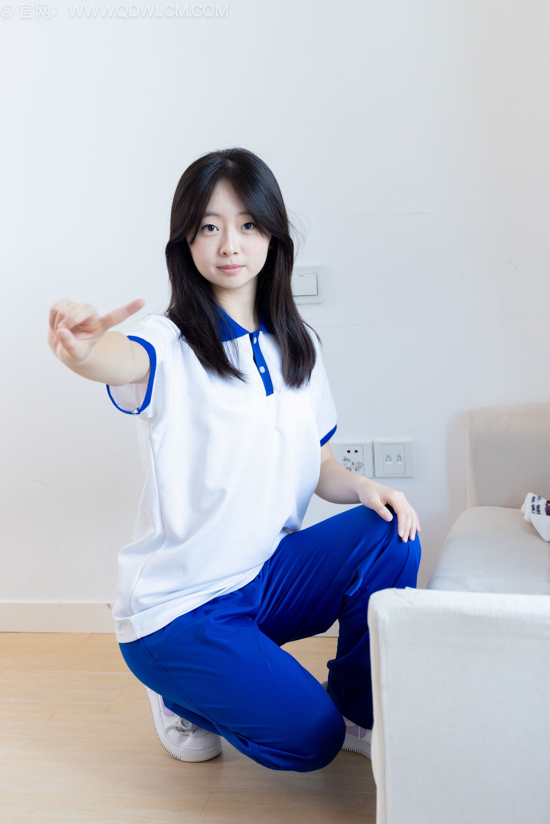 物恋传媒 No.2576 萌萌 - 板鞋、白棉袜、裸足、校服/(153P)