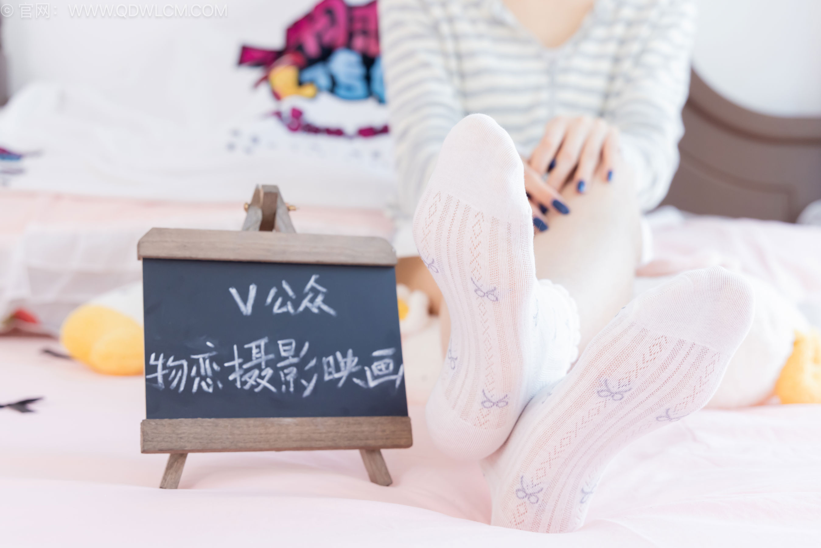 物恋传媒 No.2571 灵儿 - 板鞋、白棉袜、裸足/(154P)