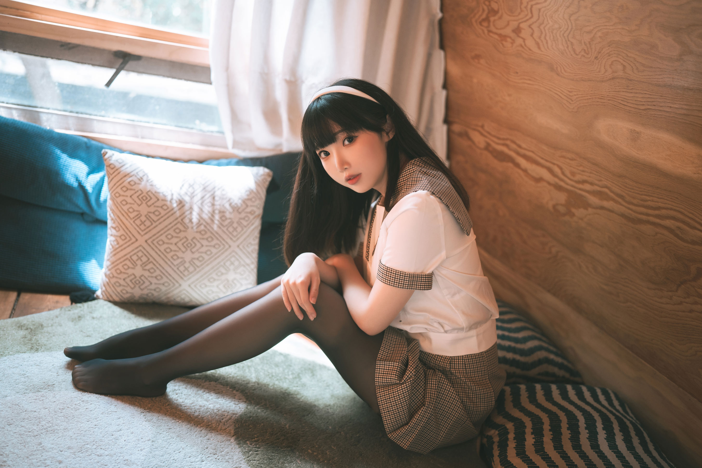 可爱人气Coser 面饼仙儿 - 黑丝露营JK/(40P)