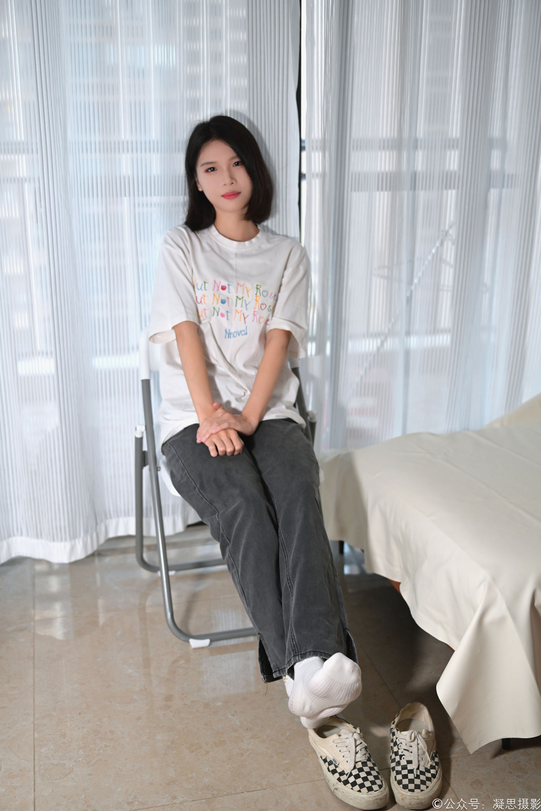 凝思摄影 No.042 小睿 - T恤、短白袜、平底鞋/(135P)