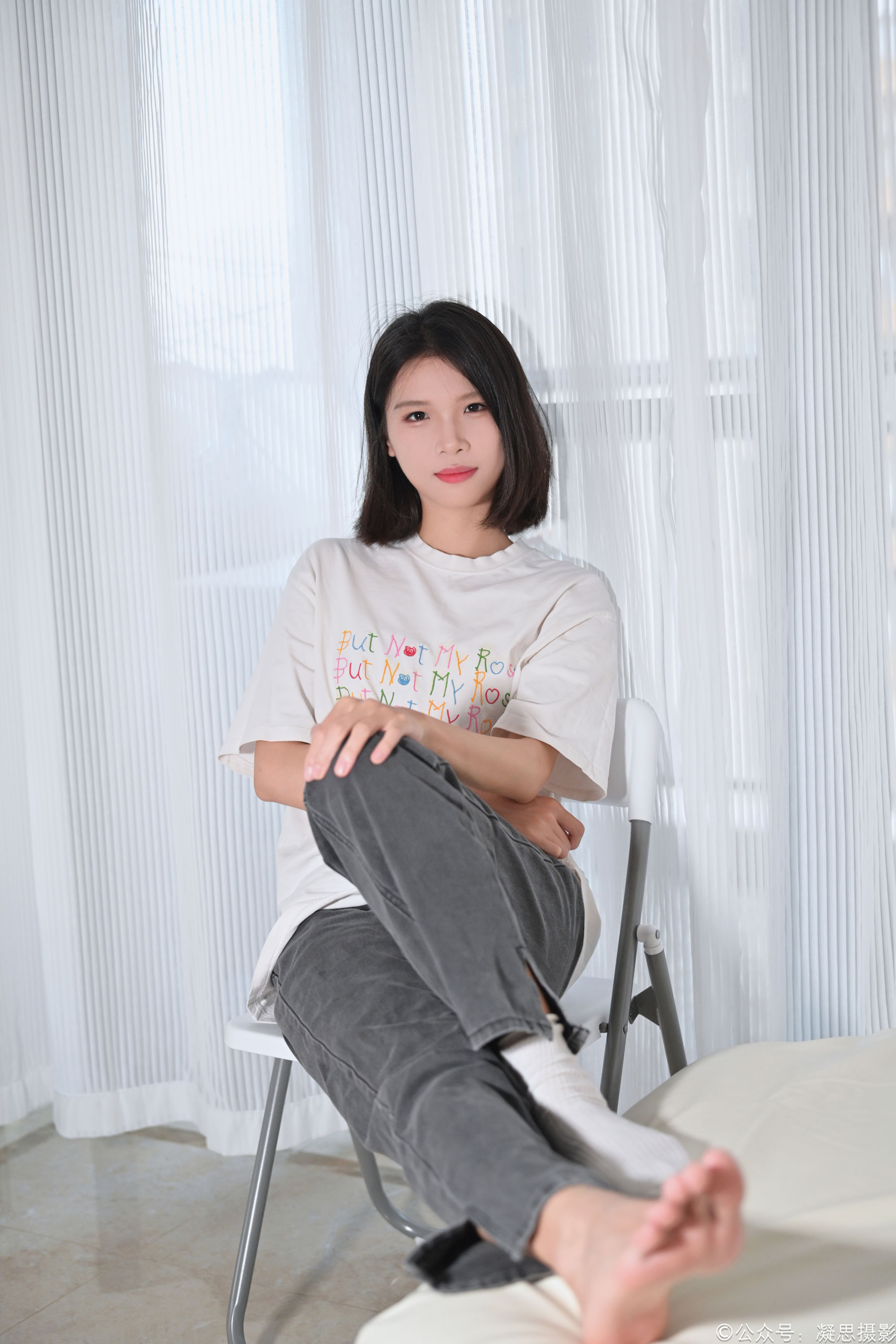凝思摄影 No.042 小睿 - T恤、短白袜、平底鞋/(135P)