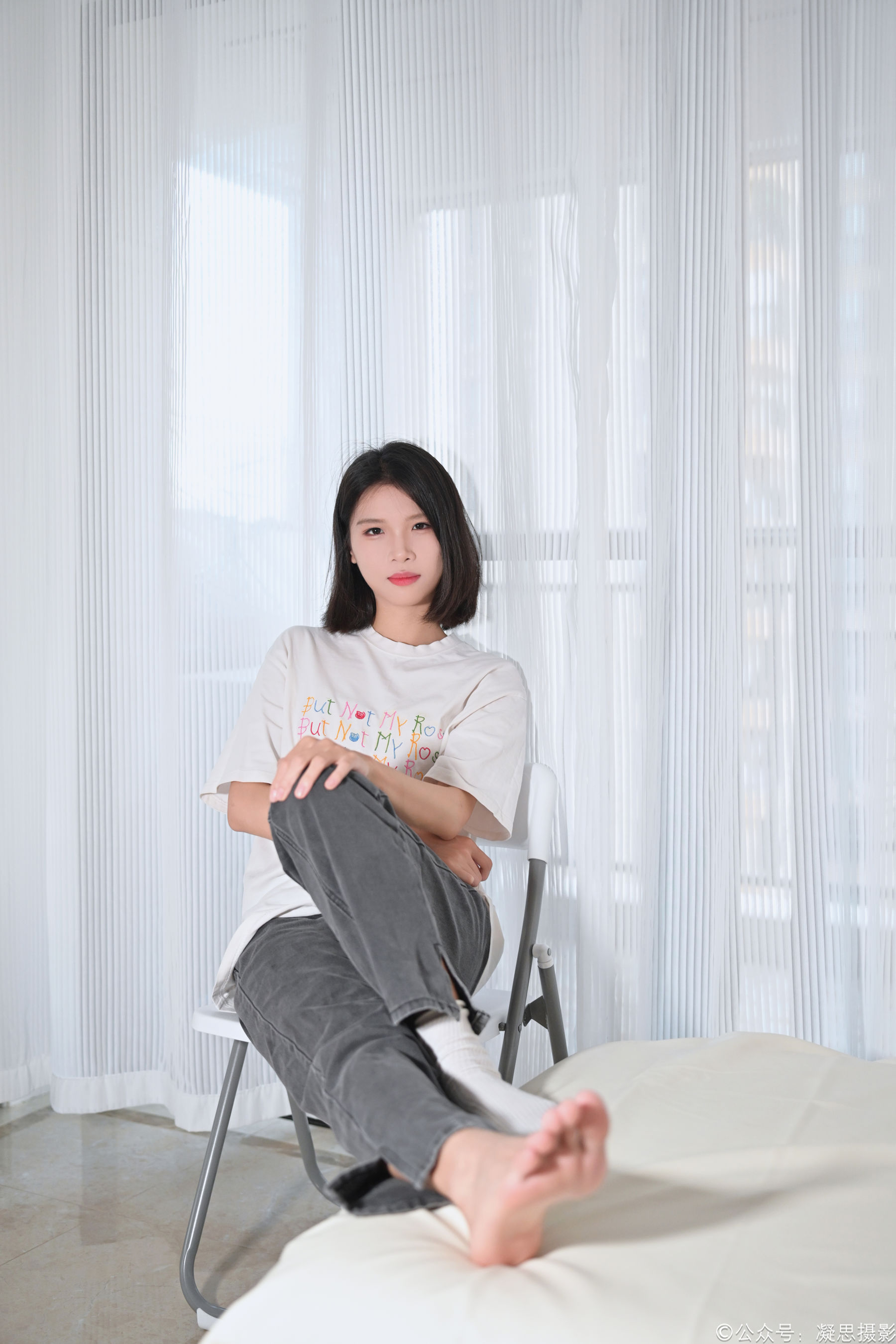 凝思摄影 No.042 小睿 - T恤、短白袜、平底鞋/(135P)