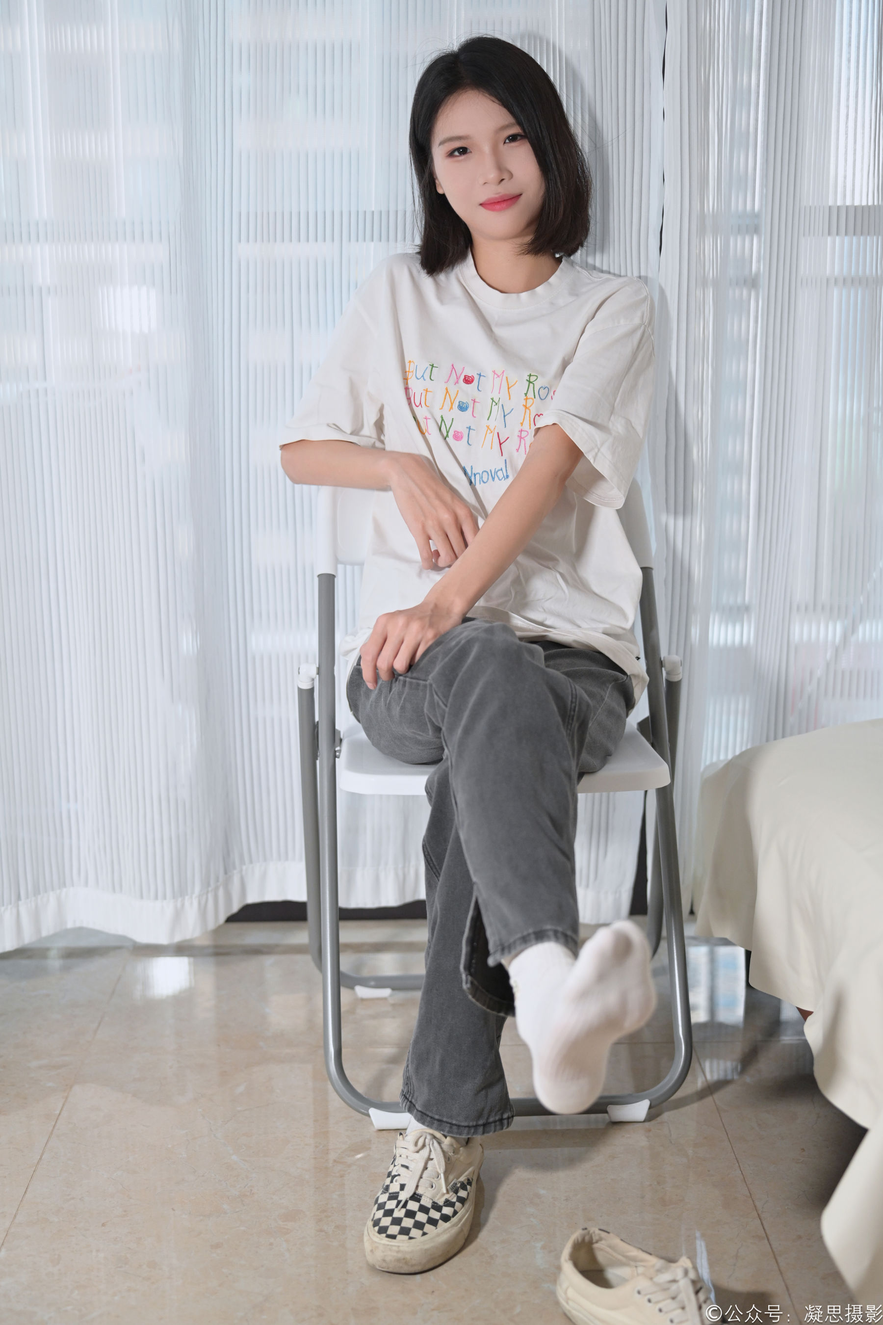 凝思摄影 No.042 小睿 - T恤、短白袜、平底鞋/(135P)