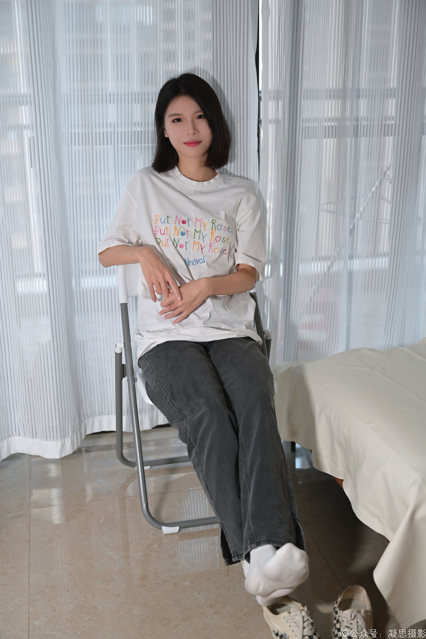 凝思摄影 No.042 小睿 - T恤、短白袜、平底鞋/(135P)