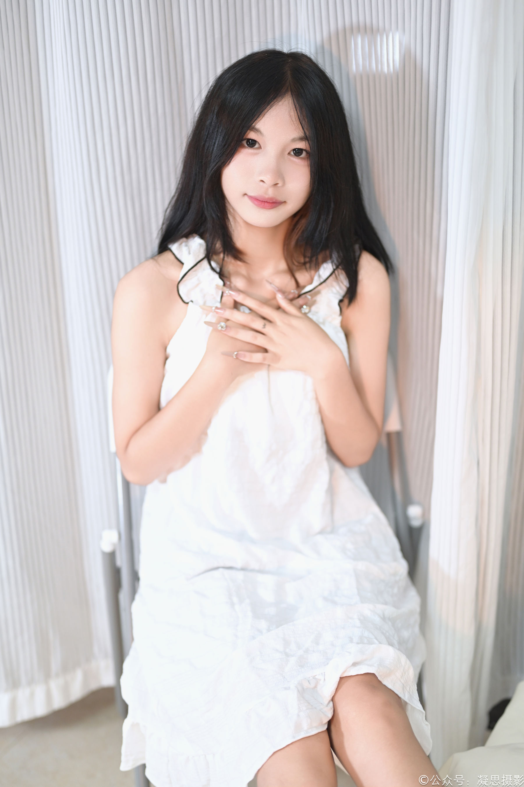 凝思摄影 No.041 沅沅 - 连衣裙、短白袜、洞洞鞋/(140P)