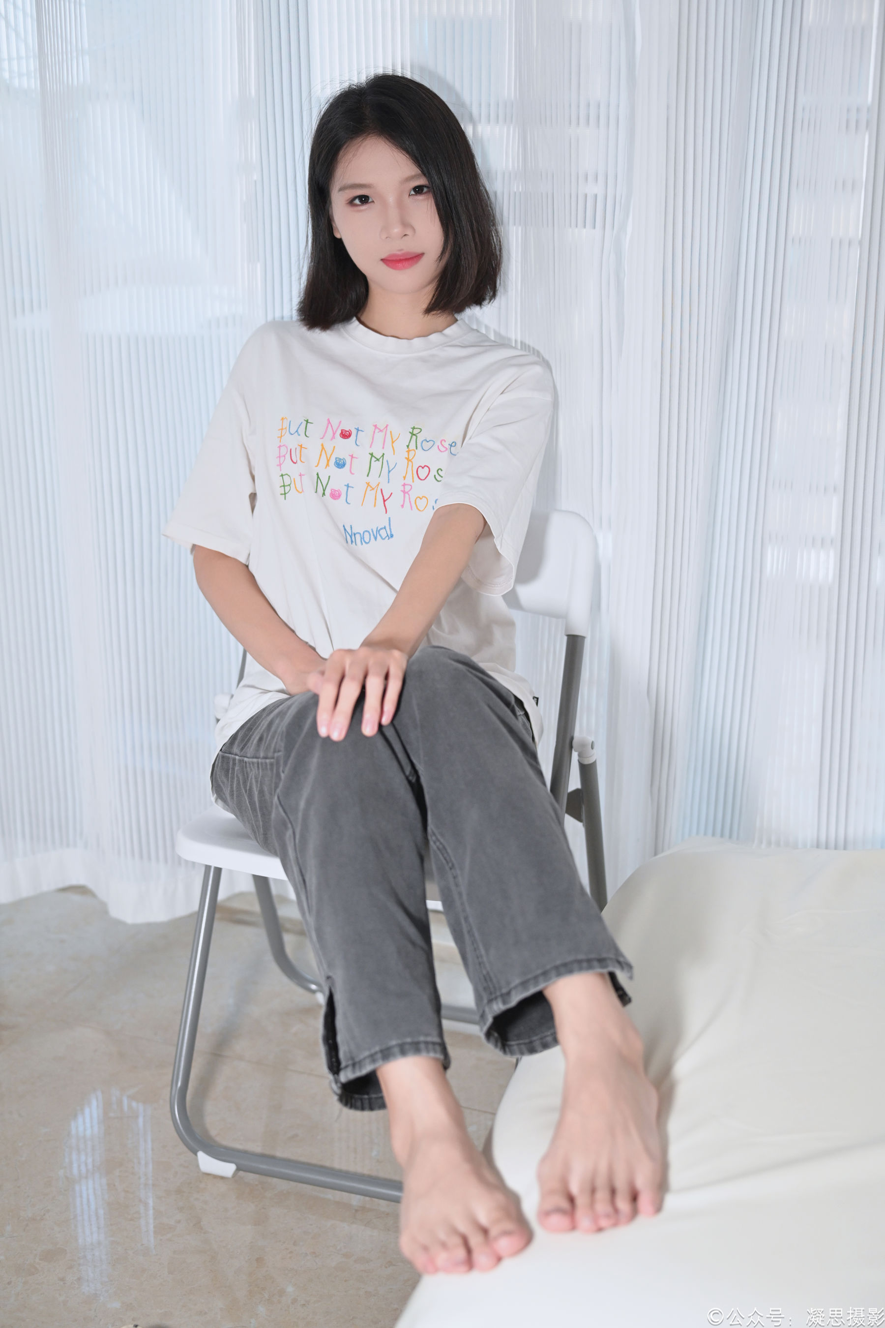 凝思摄影 No.042 小睿 - T恤、短白袜、平底鞋/(135P)