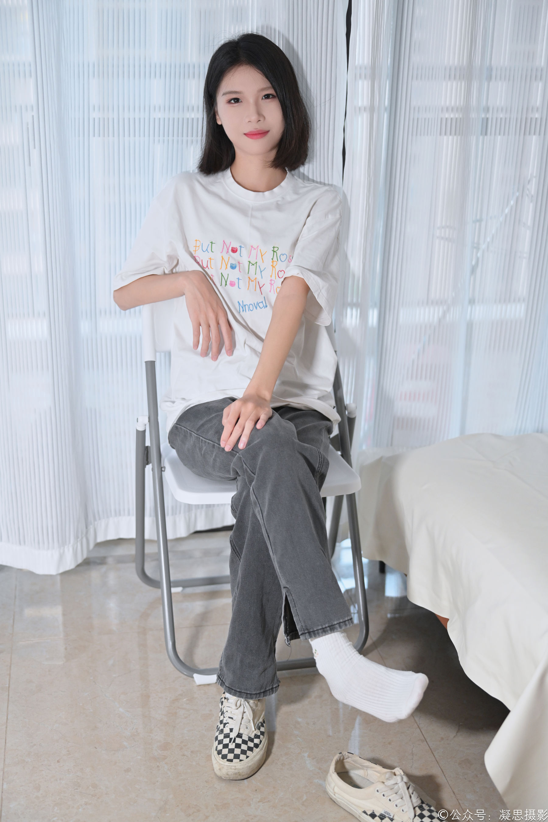 凝思摄影 No.042 小睿 - T恤、短白袜、平底鞋/(135P)