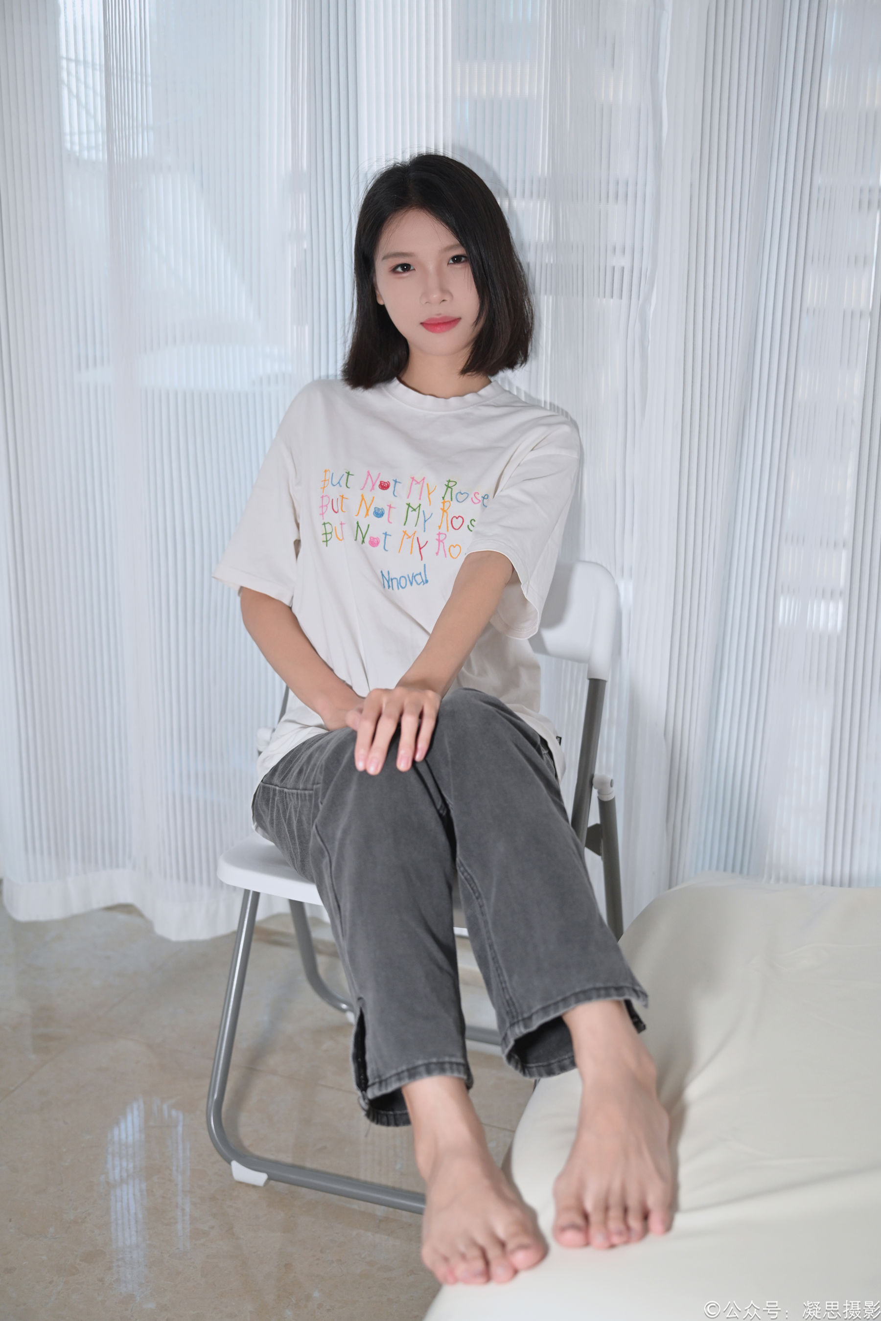凝思摄影 No.042 小睿 - T恤、短白袜、平底鞋/(135P)