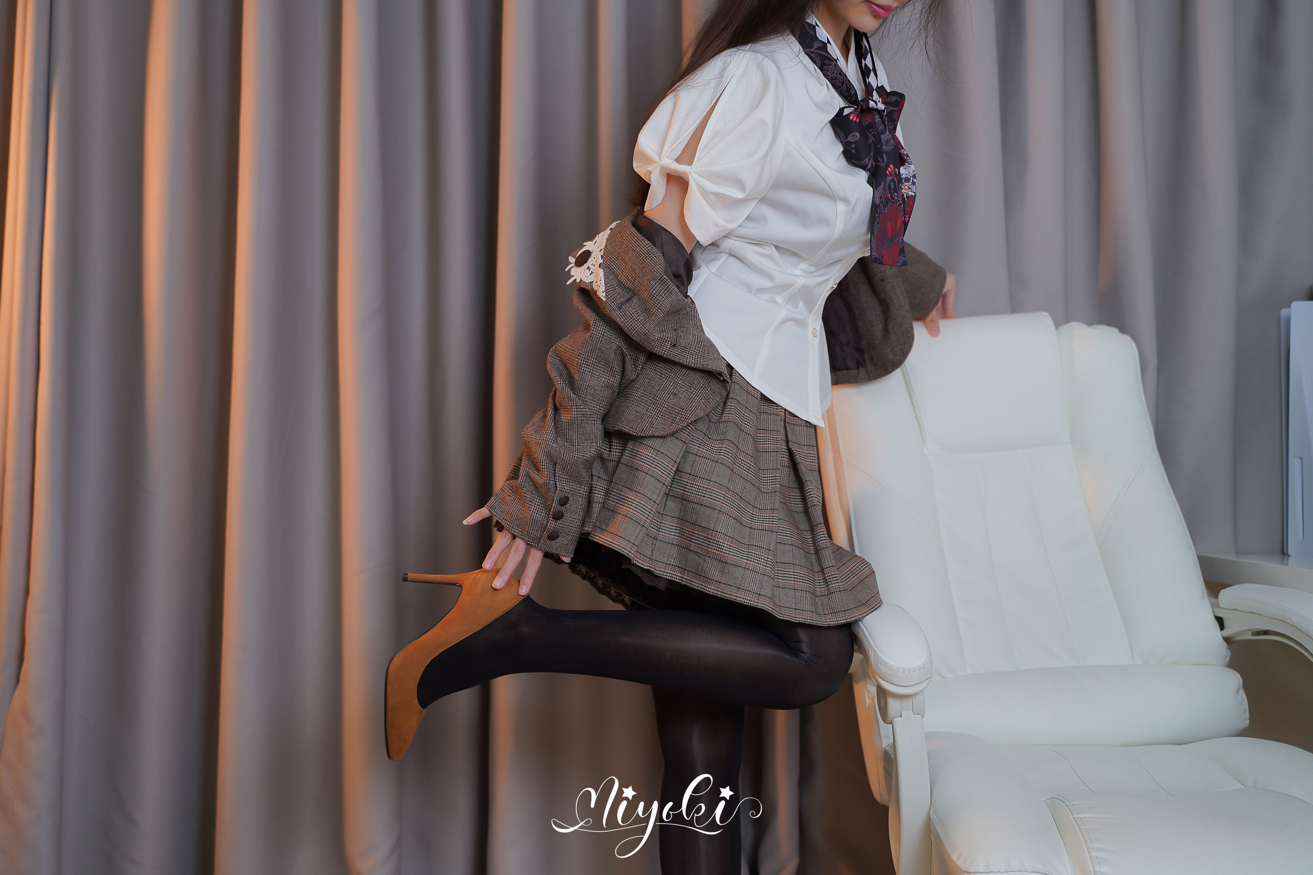 铃木美咲 福利 - 美人女教师想和我谈恋爱？骗人的吧！第二话/(45P)