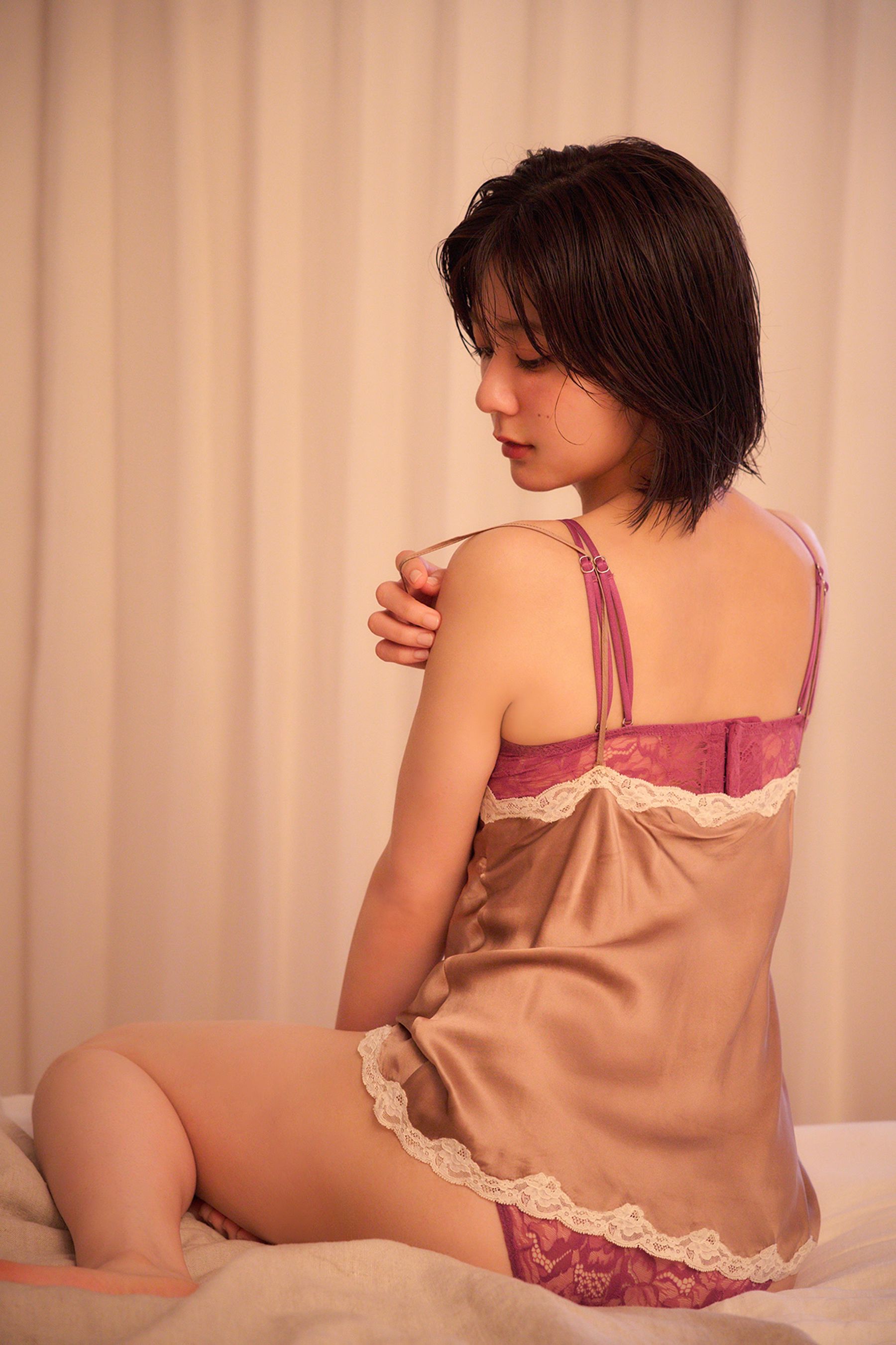 清水麻璃亜 - まりあさん、見せすぎです！/(87P)
