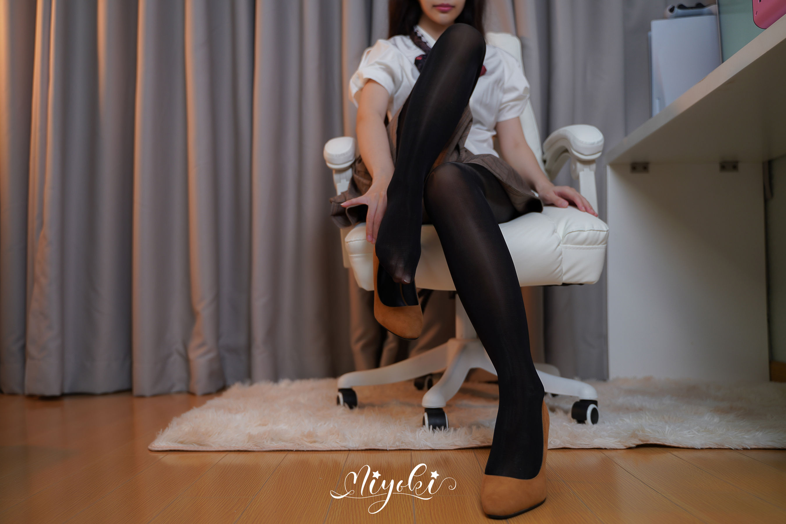 铃木美咲 福利 - 美人女教师想和我谈恋爱？骗人的吧！第二话/(45P)