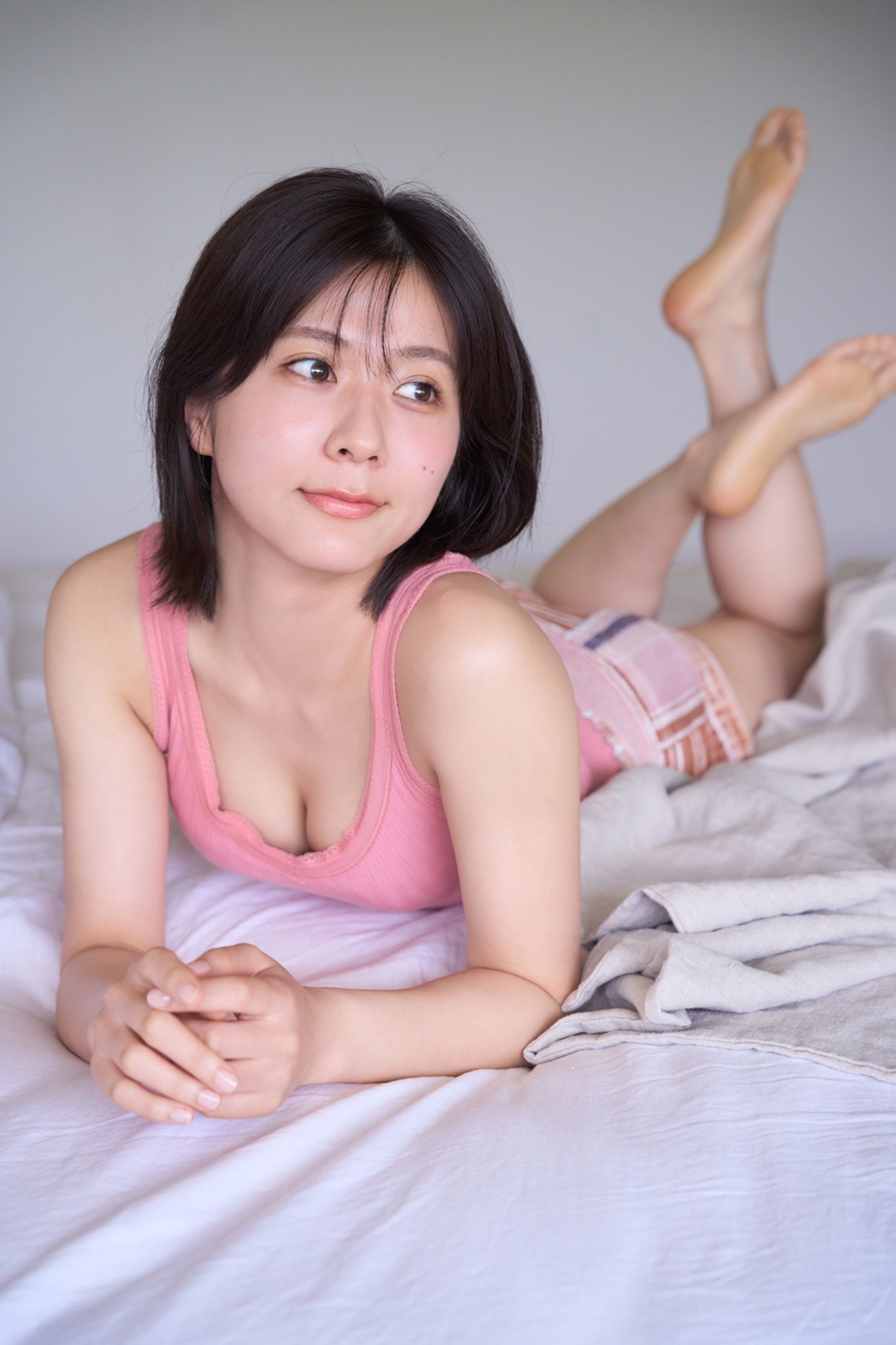 清水麻璃亜 - まりあさん、見せすぎです！/(87P)