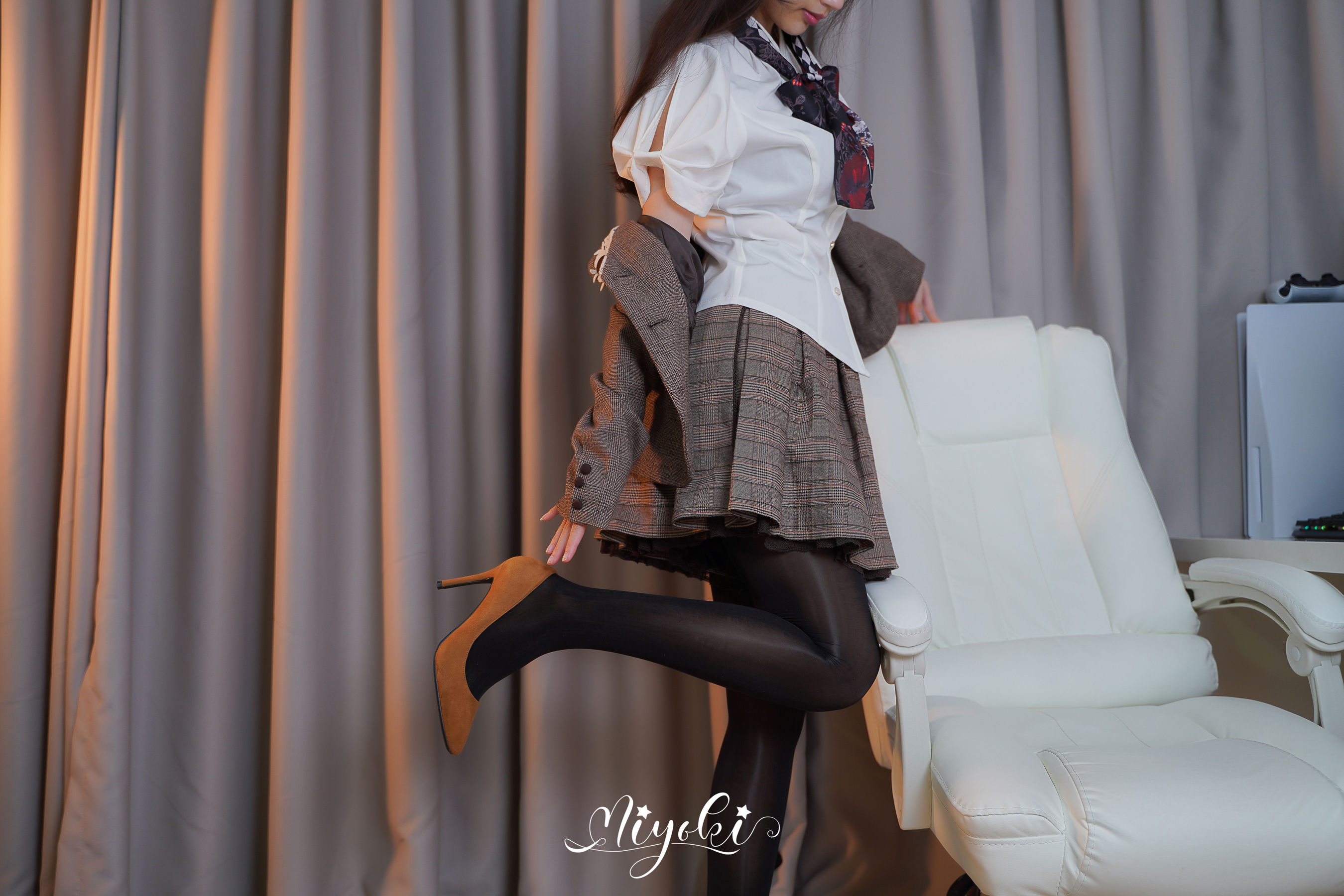 铃木美咲 福利 - 美人女教师想和我谈恋爱？骗人的吧！第二话/(45P)