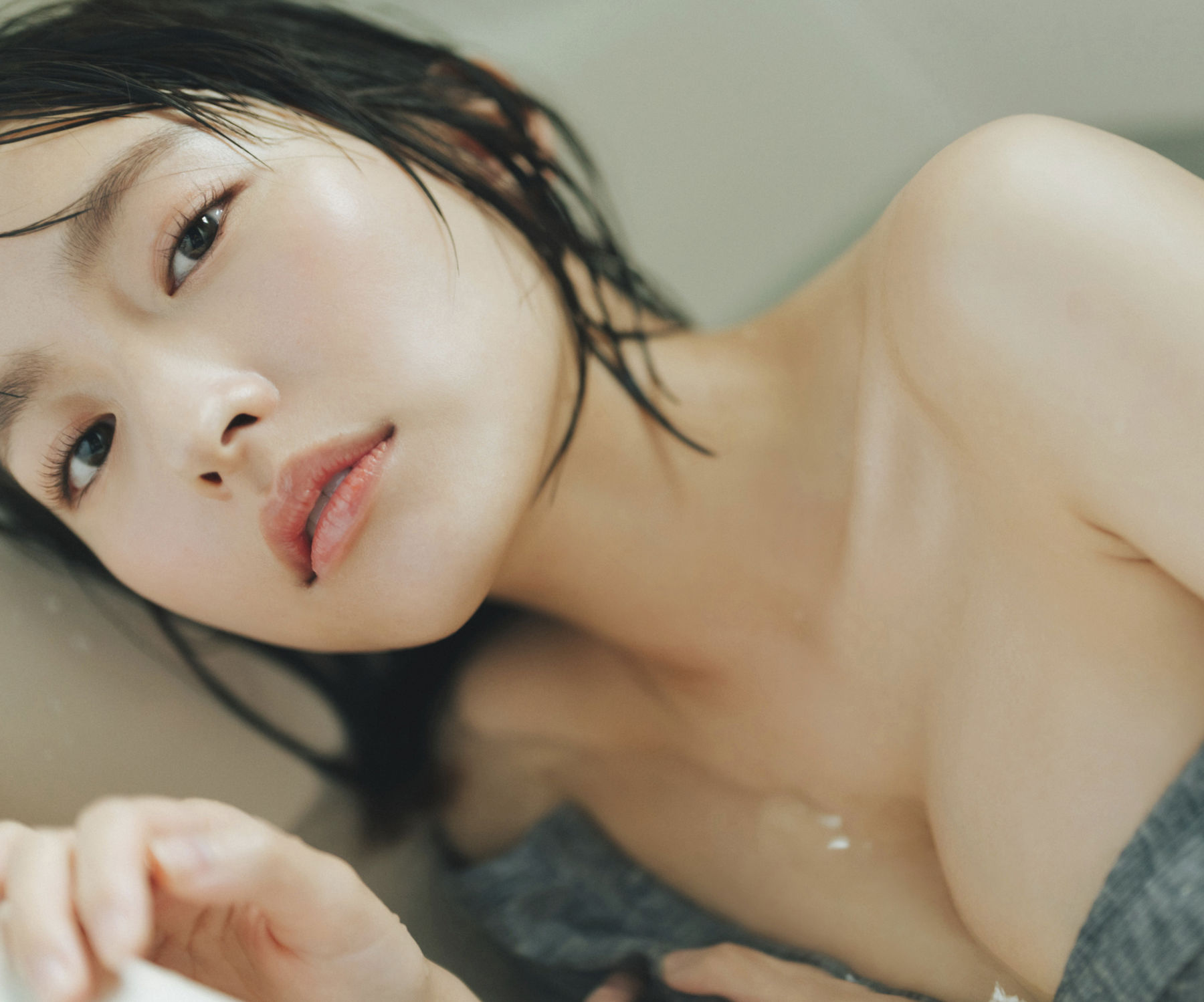 高崎かなみ - 明日も明後日も/(62P)