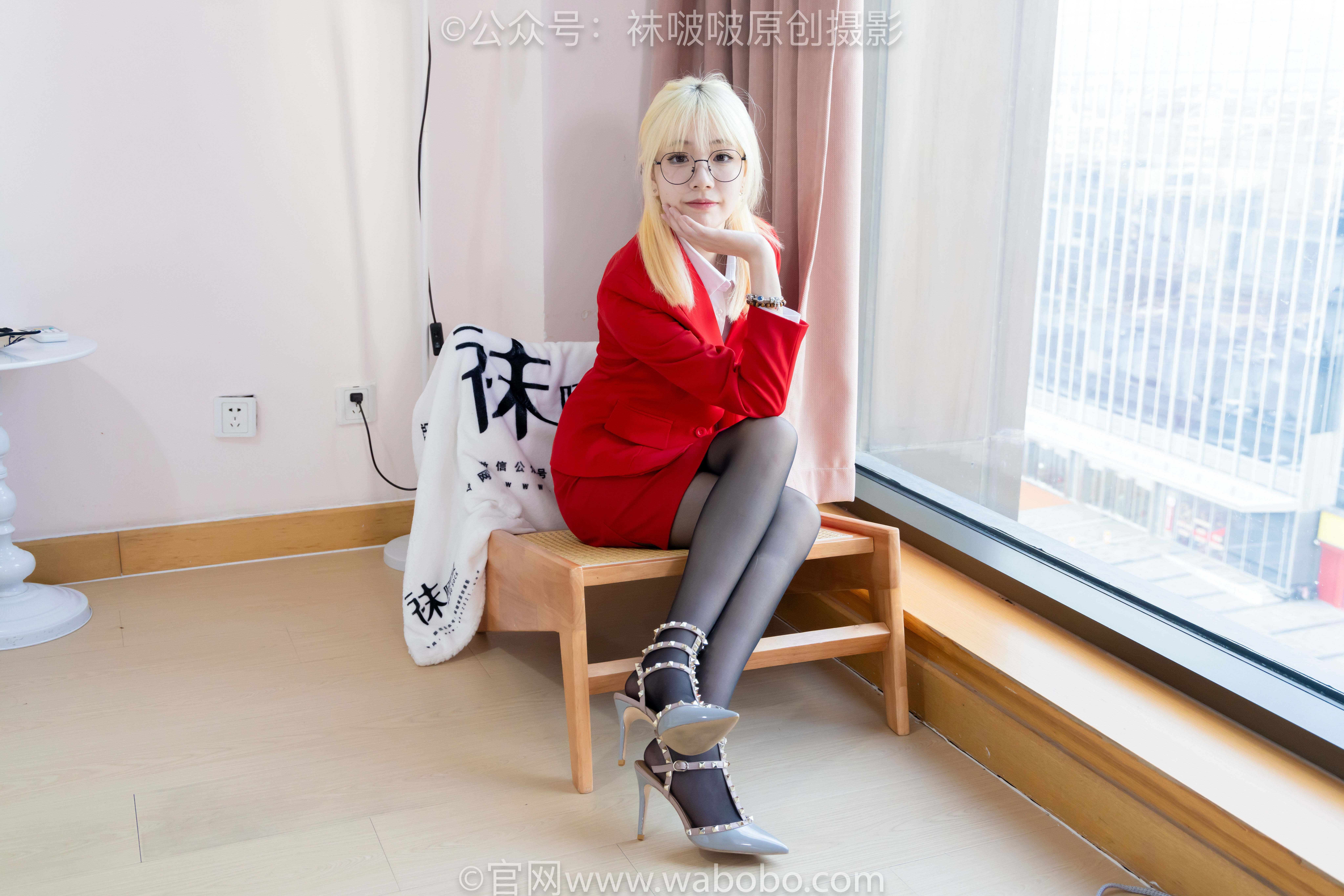 BoBoSocks袜啵啵 No.645 小甜豆 - 两双高跟鞋、薄黑丝、裸足/(147P)