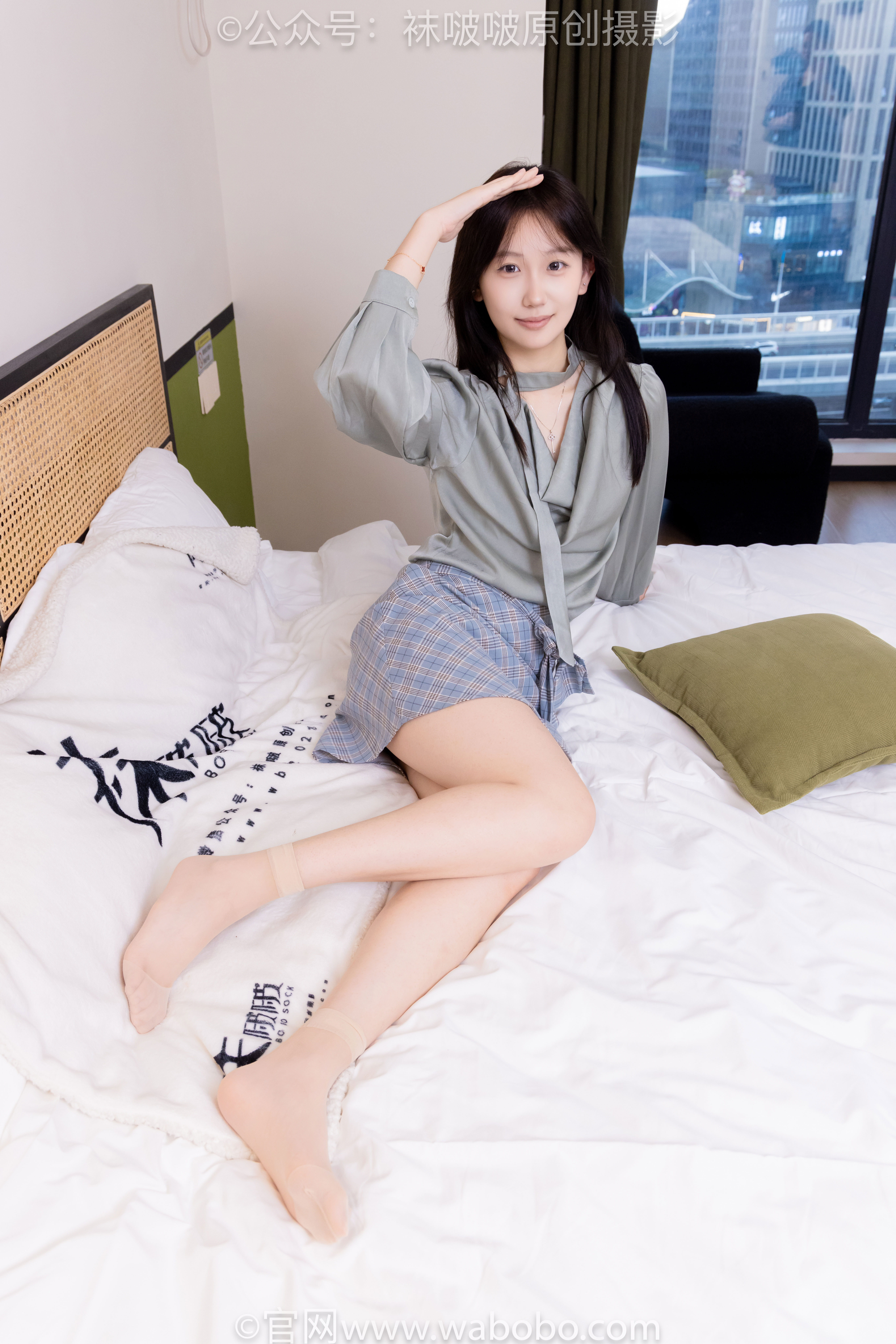 BoBoSocks袜啵啵 No.641 香菜 - 萨洛蒙运动鞋、黑棉袜、短肉丝/(189P)
