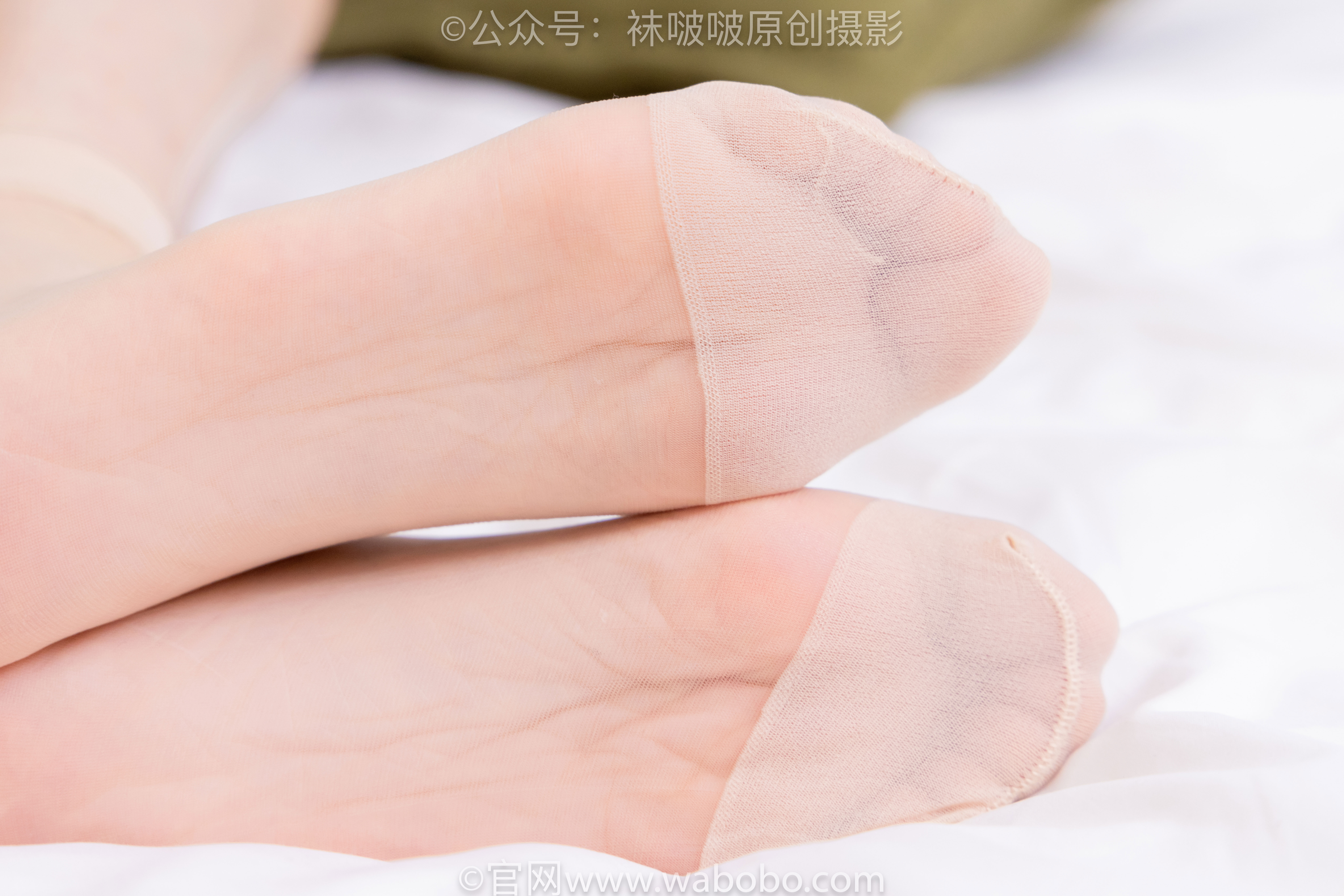 BoBoSocks袜啵啵 No.641 香菜 - 萨洛蒙运动鞋、黑棉袜、短肉丝/(189P)