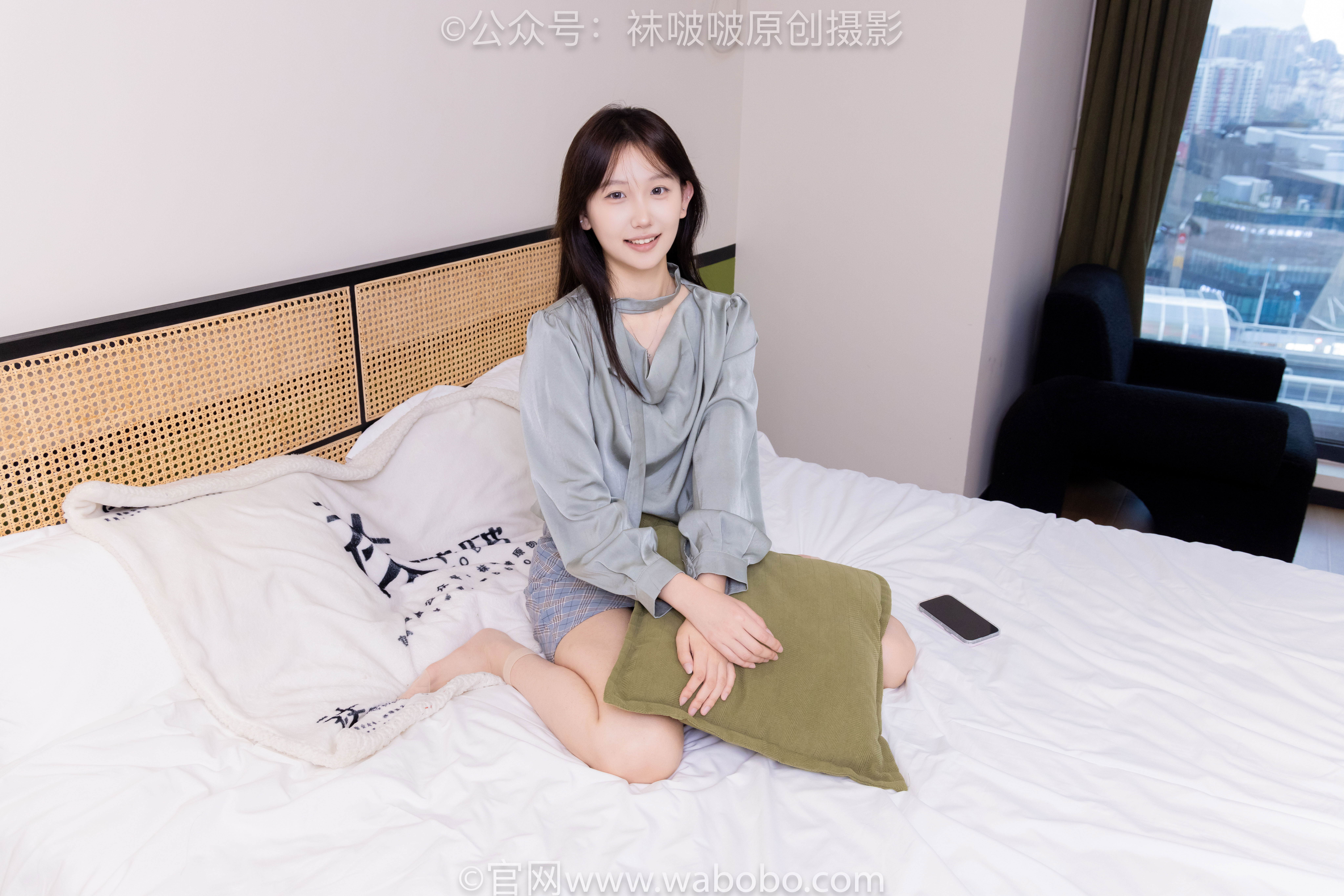 BoBoSocks袜啵啵 No.641 香菜 - 萨洛蒙运动鞋、黑棉袜、短肉丝/(189P)