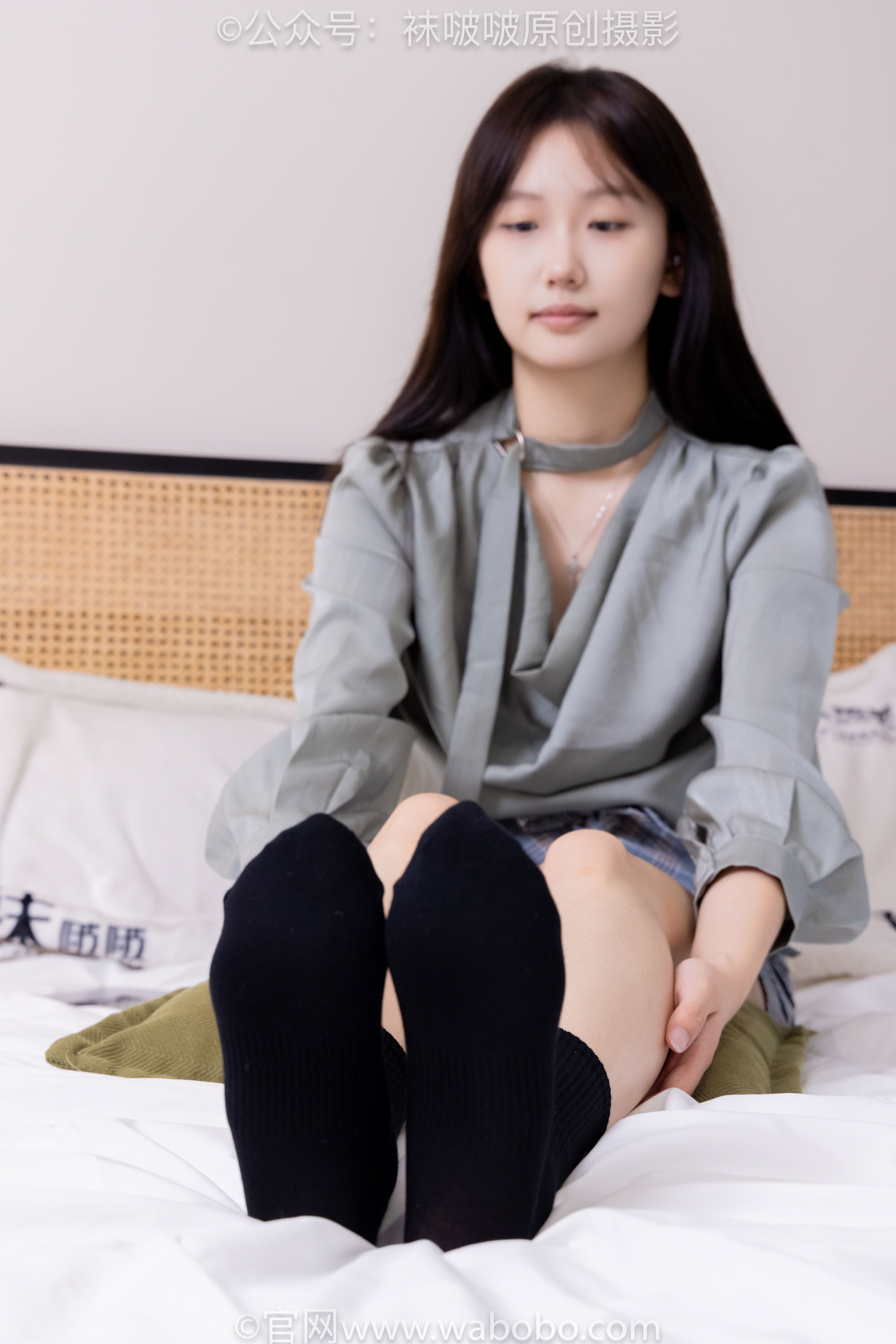BoBoSocks袜啵啵 No.641 香菜 - 萨洛蒙运动鞋、黑棉袜、短肉丝/(189P)