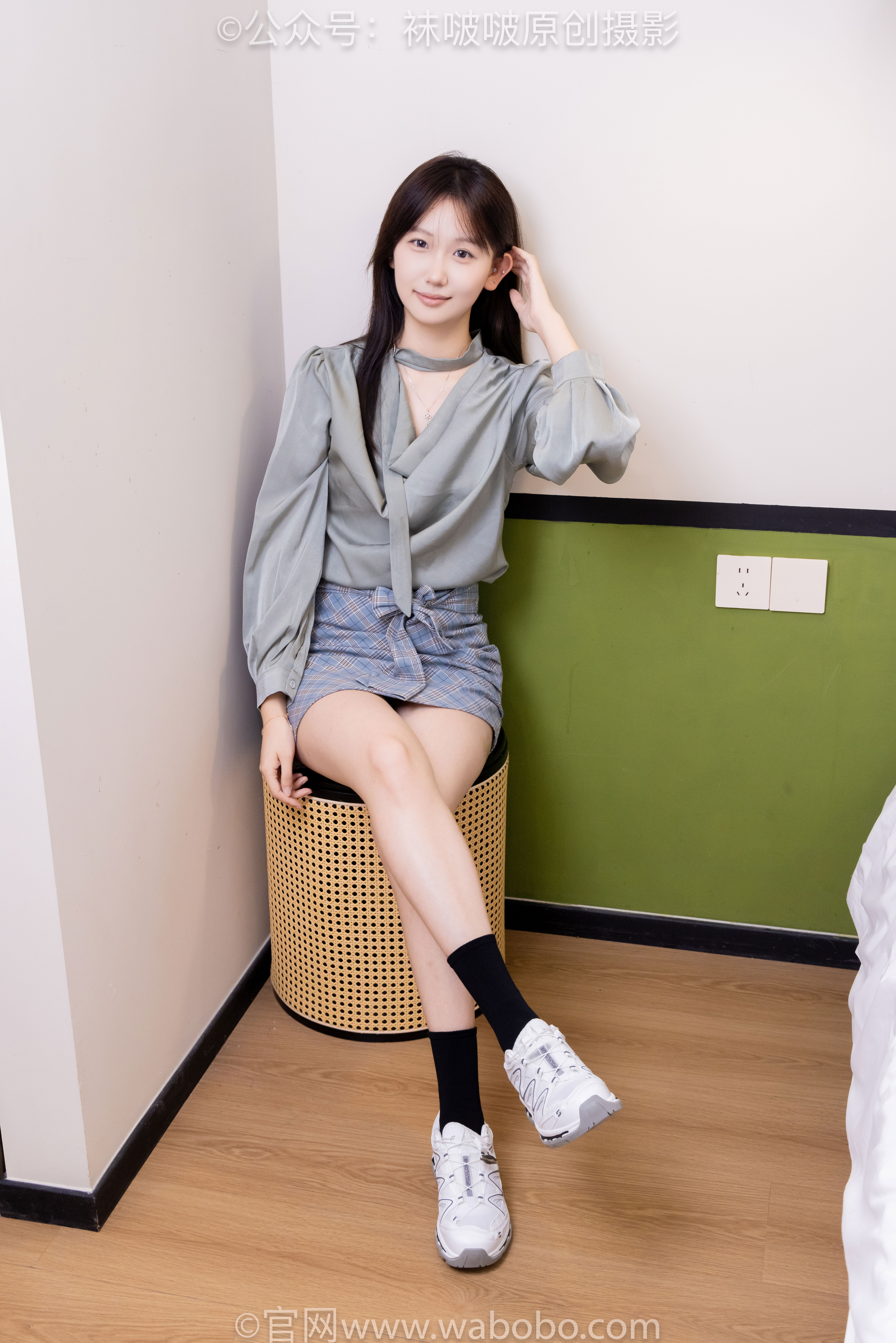 BoBoSocks袜啵啵 No.641 香菜 - 萨洛蒙运动鞋、黑棉袜、短肉丝/(189P)