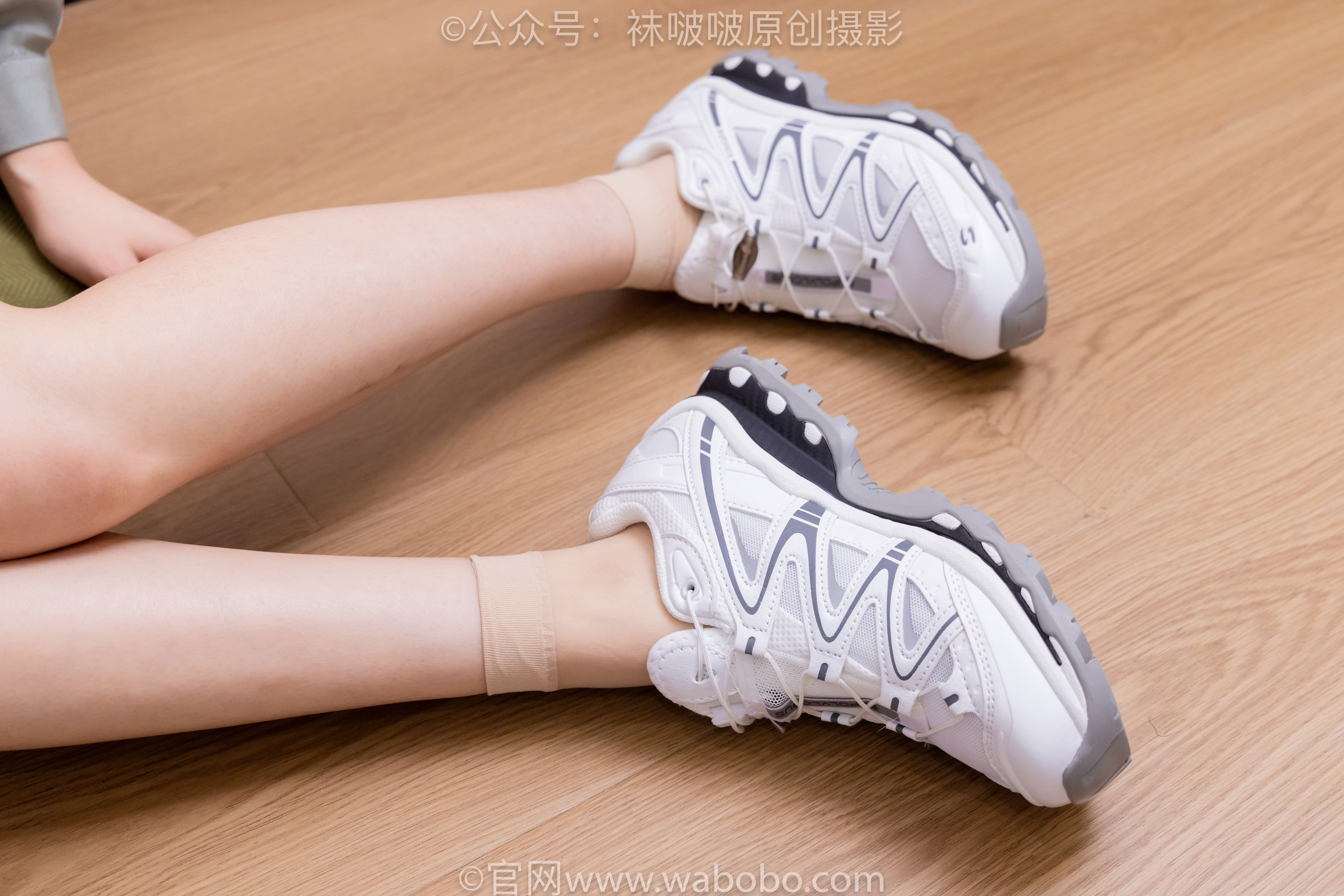 BoBoSocks袜啵啵 No.641 香菜 - 萨洛蒙运动鞋、黑棉袜、短肉丝/(189P)