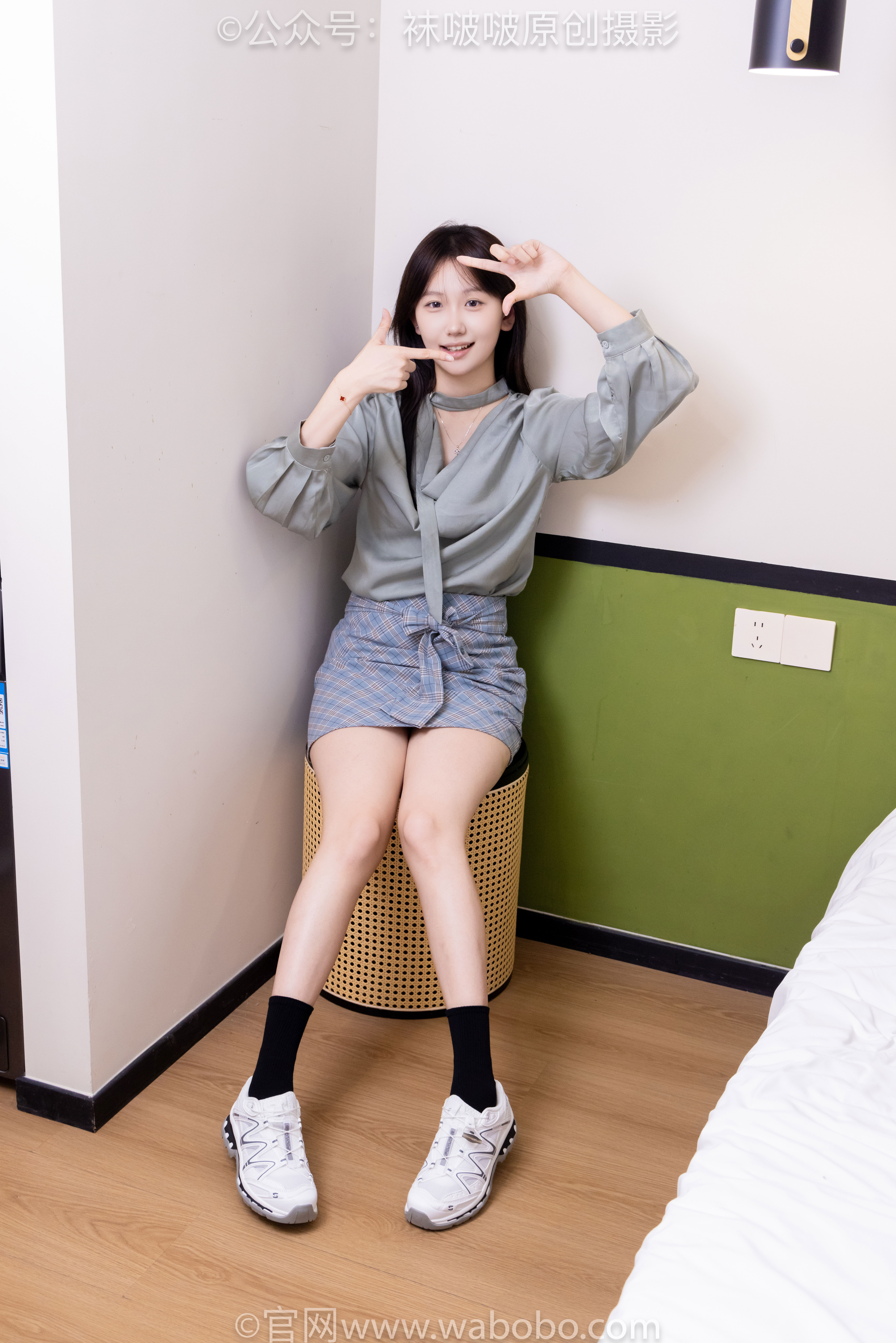 BoBoSocks袜啵啵 No.641 香菜 - 萨洛蒙运动鞋、黑棉袜、短肉丝/(189P)