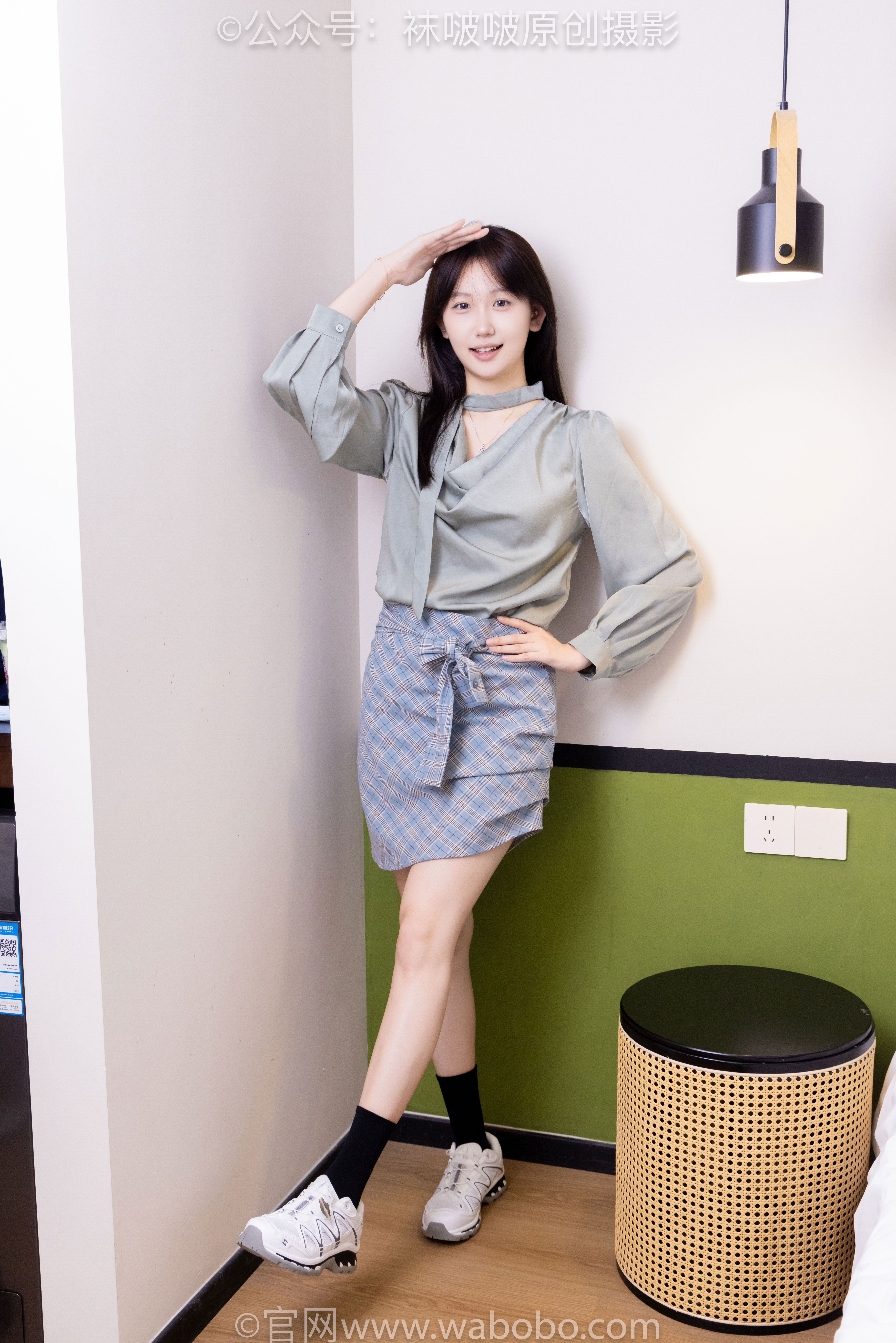 BoBoSocks袜啵啵 No.641 香菜 - 萨洛蒙运动鞋、黑棉袜、短肉丝/(189P)