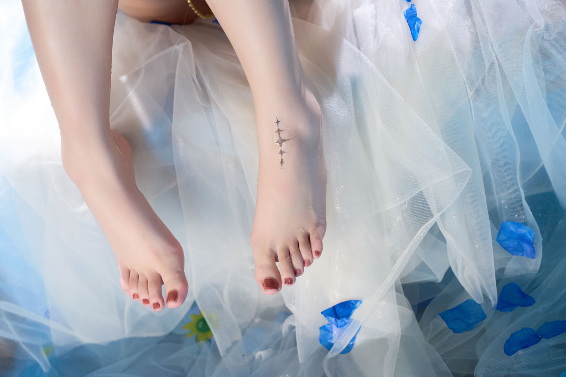 鬼马少女 阿薰kaOri - 鸣潮 谕女尤诺 玉足篇/(75P)
