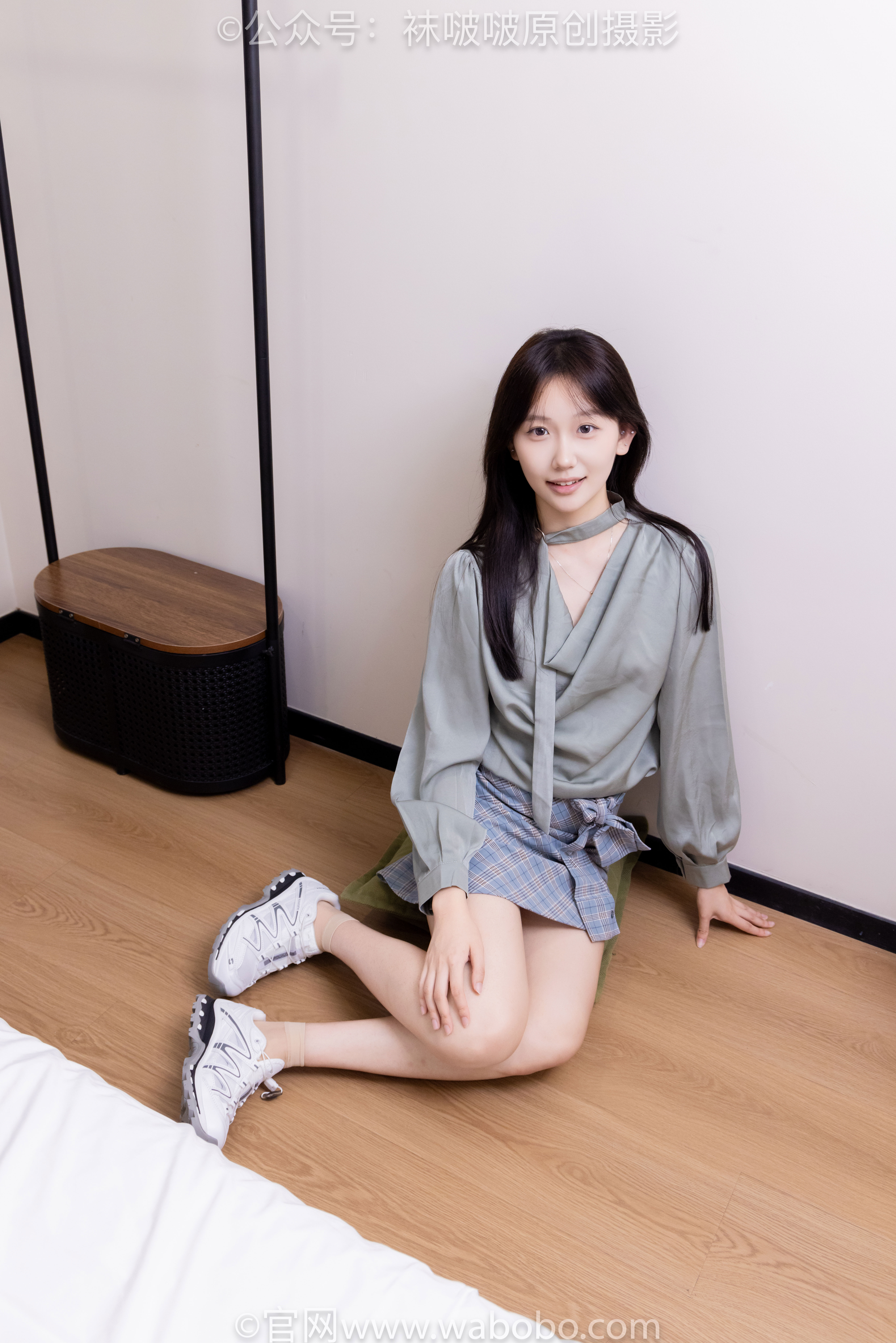 BoBoSocks袜啵啵 No.641 香菜 - 萨洛蒙运动鞋、黑棉袜、短肉丝/(189P)