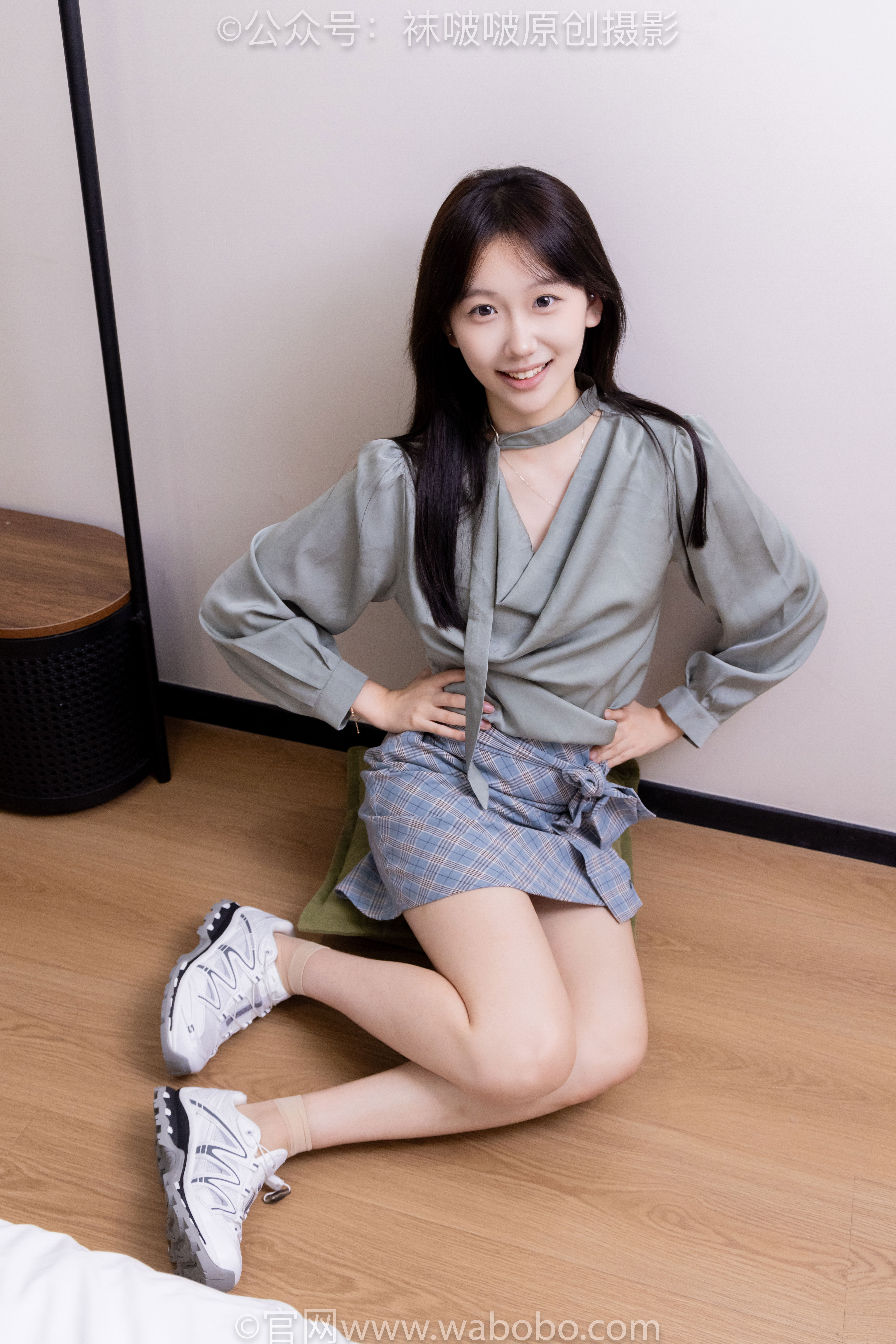 BoBoSocks袜啵啵 No.641 香菜 - 萨洛蒙运动鞋、黑棉袜、短肉丝/(189P)