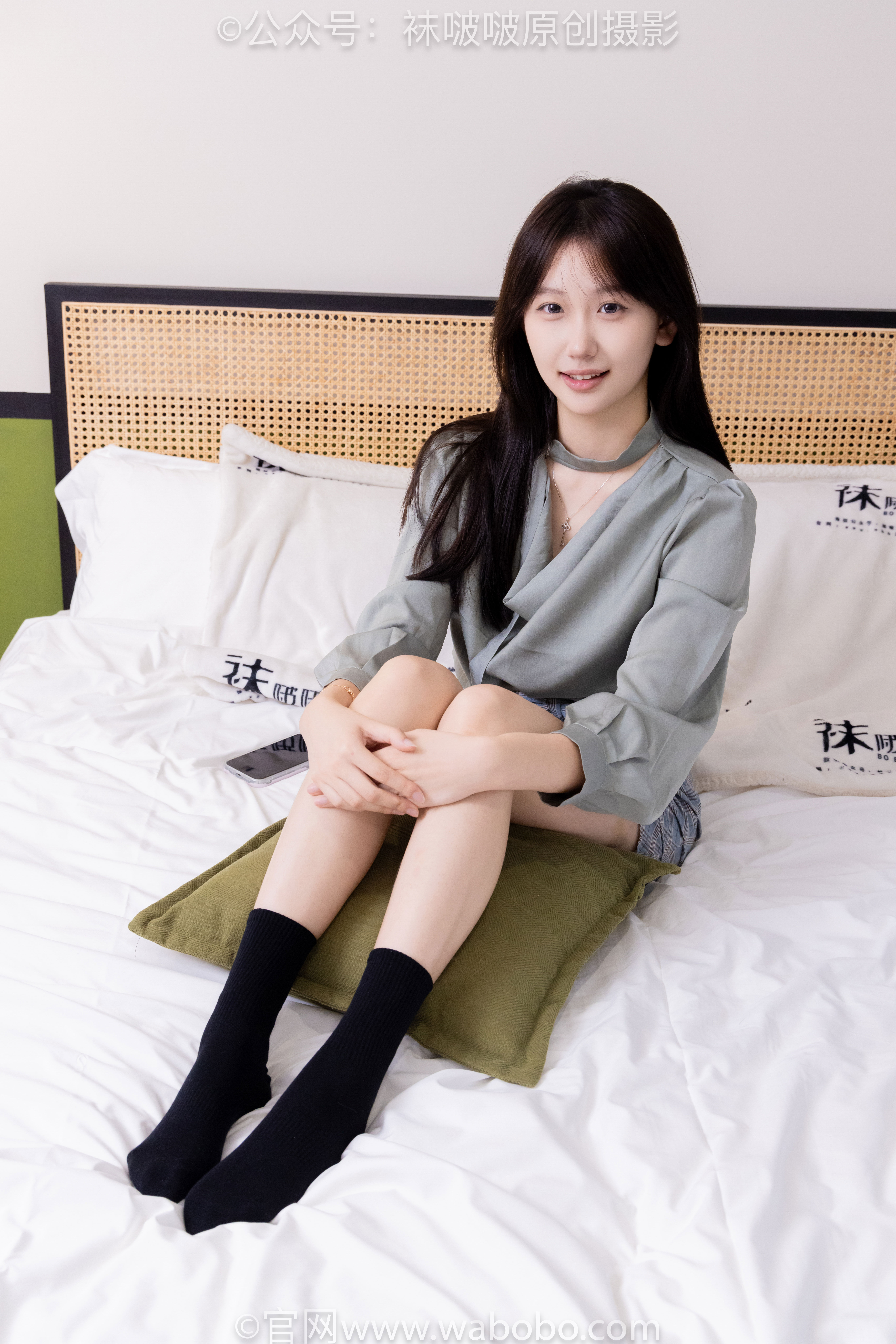 BoBoSocks袜啵啵 No.641 香菜 - 萨洛蒙运动鞋、黑棉袜、短肉丝/(189P)