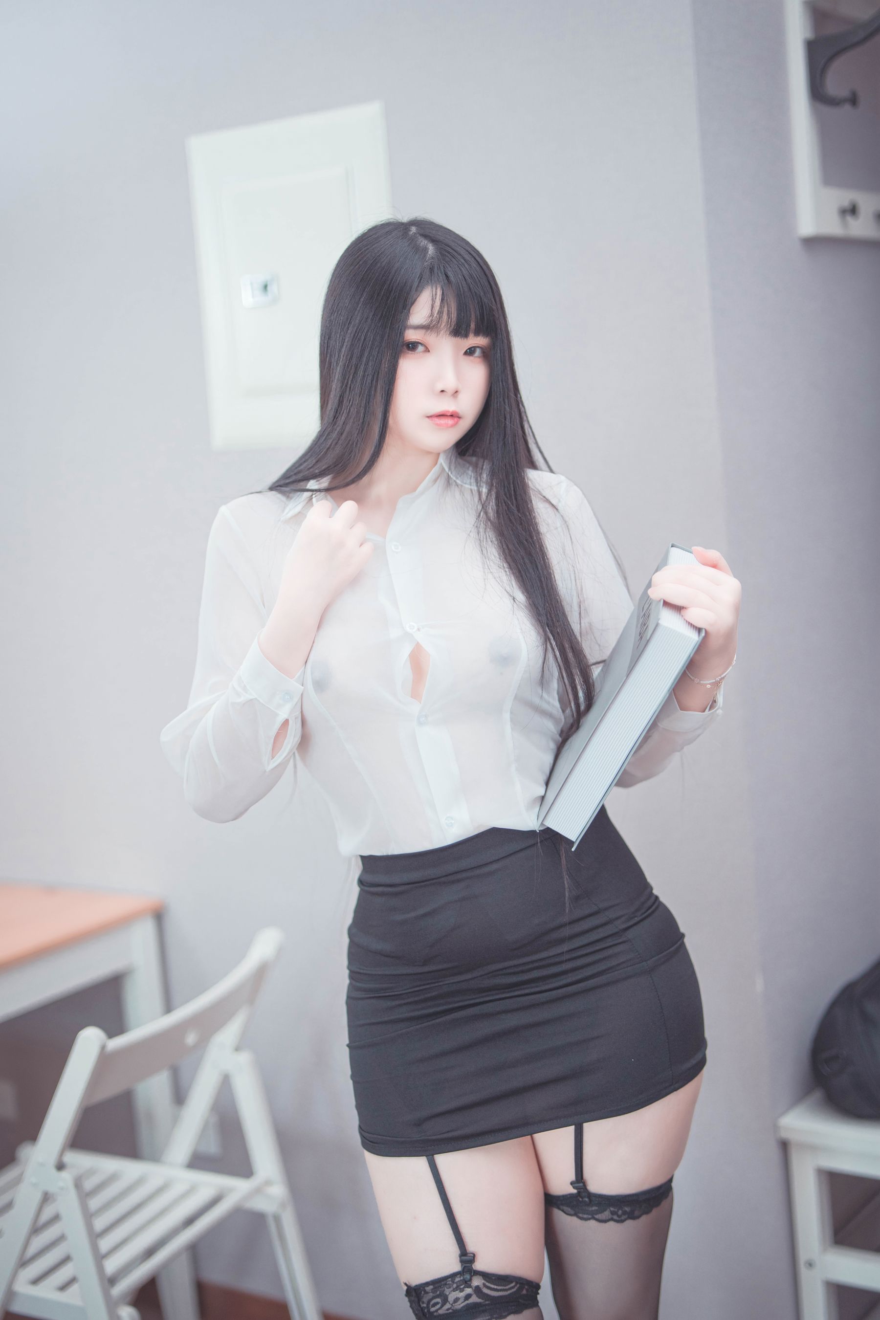 落落Raku - Weekday Eat Me/(44P)